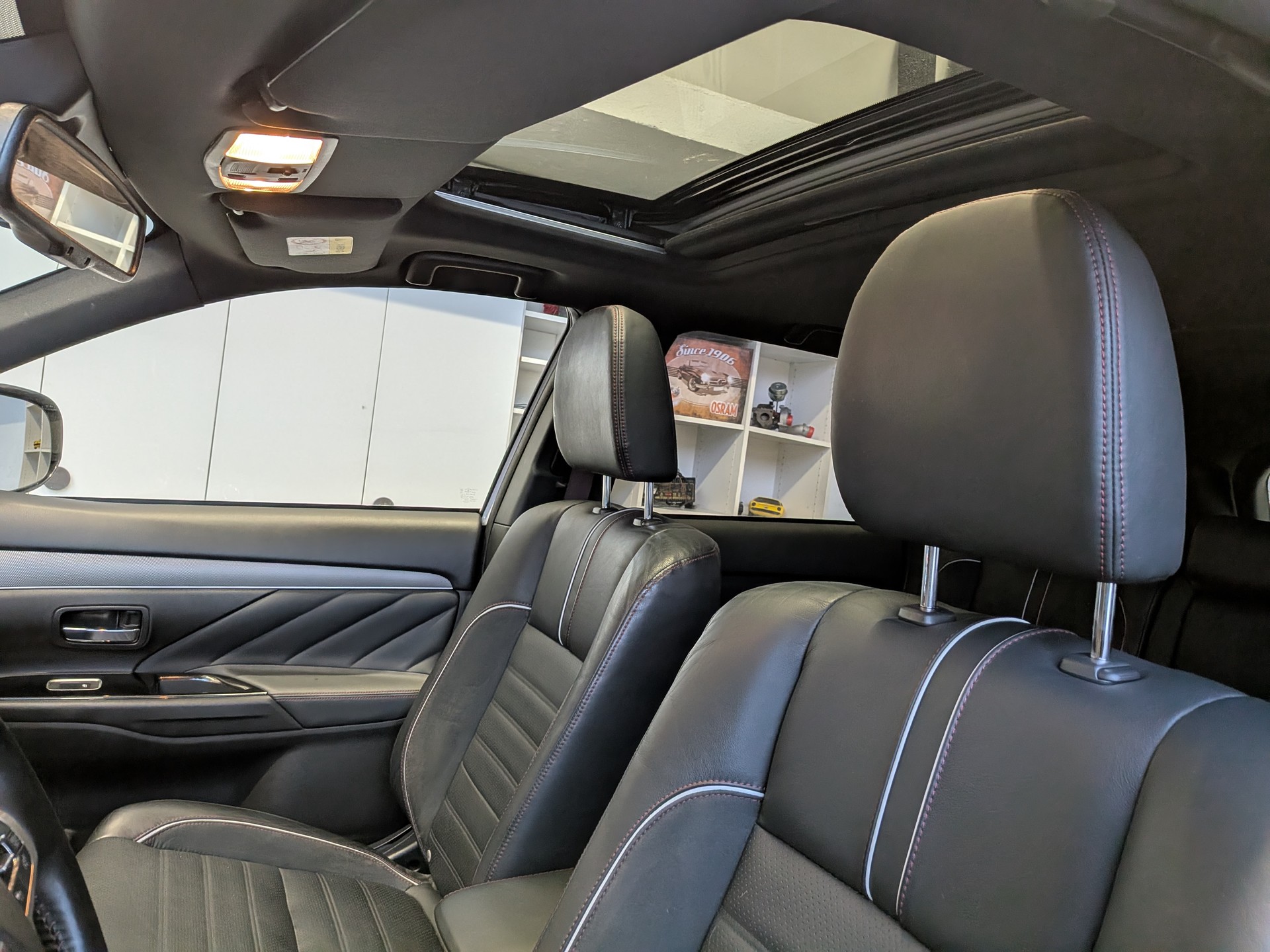 MITSUBISHI Outlander 2.0 PHEV Diamond Annivers. 4WD Automatic-image-14
