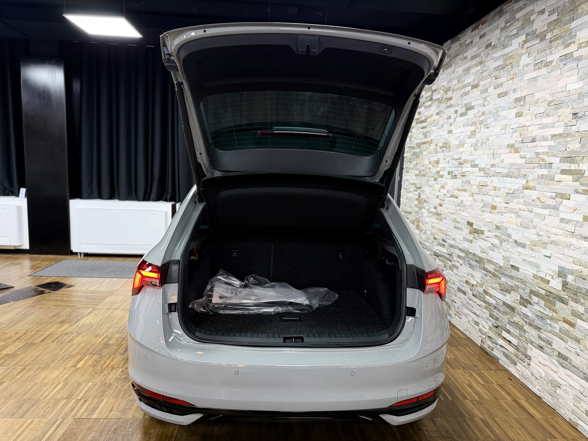 SKODA Scala 1.5 TSI Monte Carlo DSG-image-28