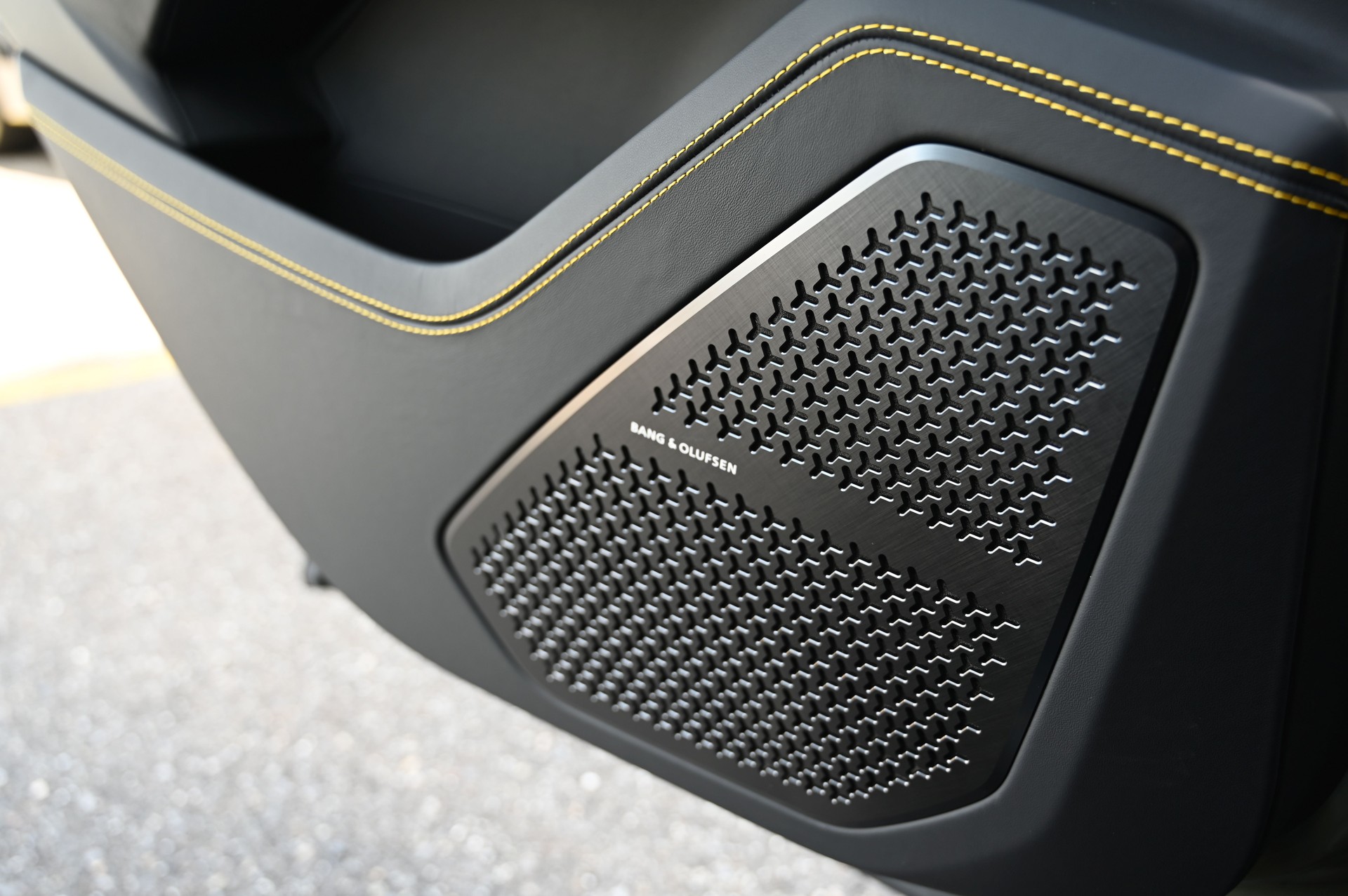 LAMBORGHINI Urus S E-Gear-image-19