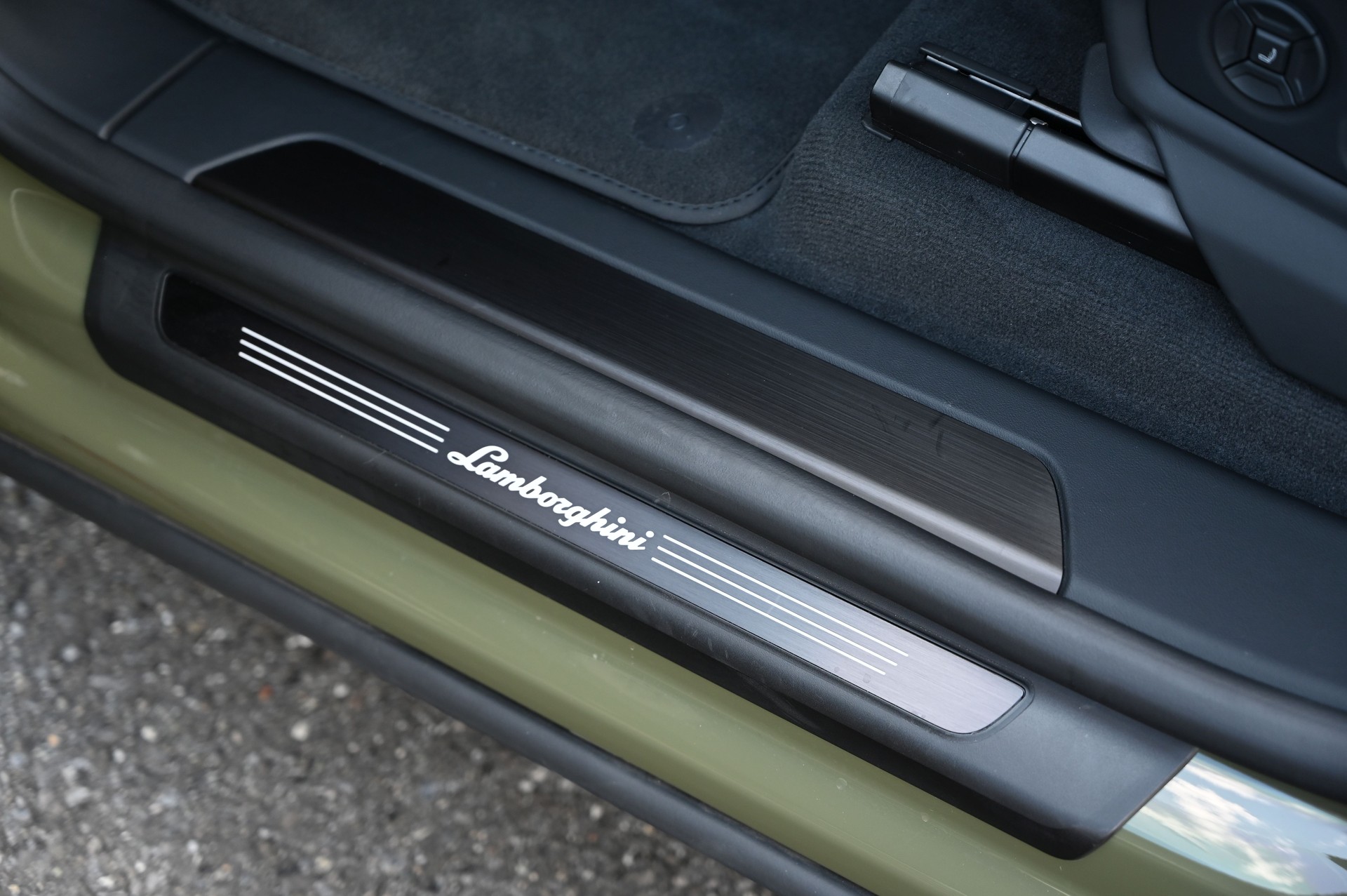 LAMBORGHINI Urus S E-Gear-image-25