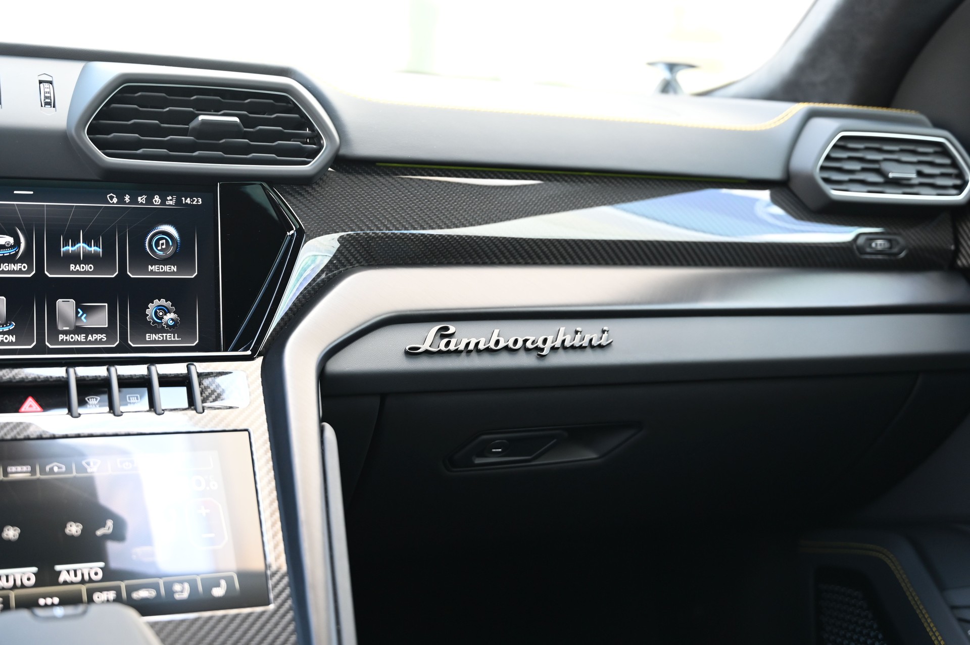 LAMBORGHINI Urus S E-Gear-image-17
