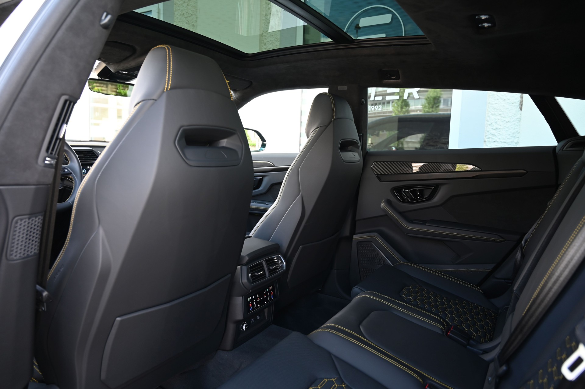 LAMBORGHINI Urus S E-Gear-image-11