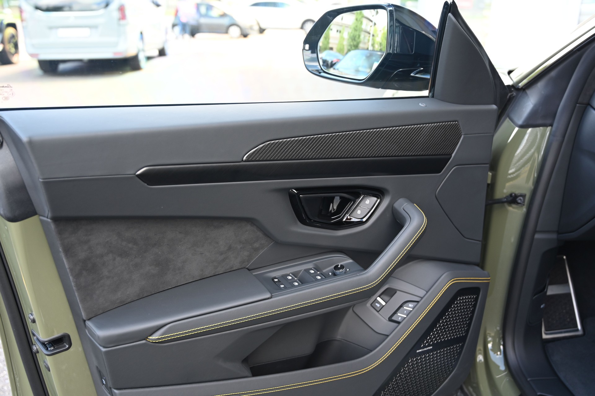LAMBORGHINI Urus S E-Gear-image-9