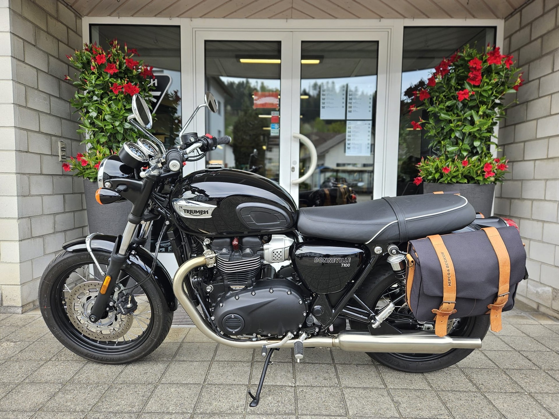 TRIUMPH Bonneville 900 T 100-image-4