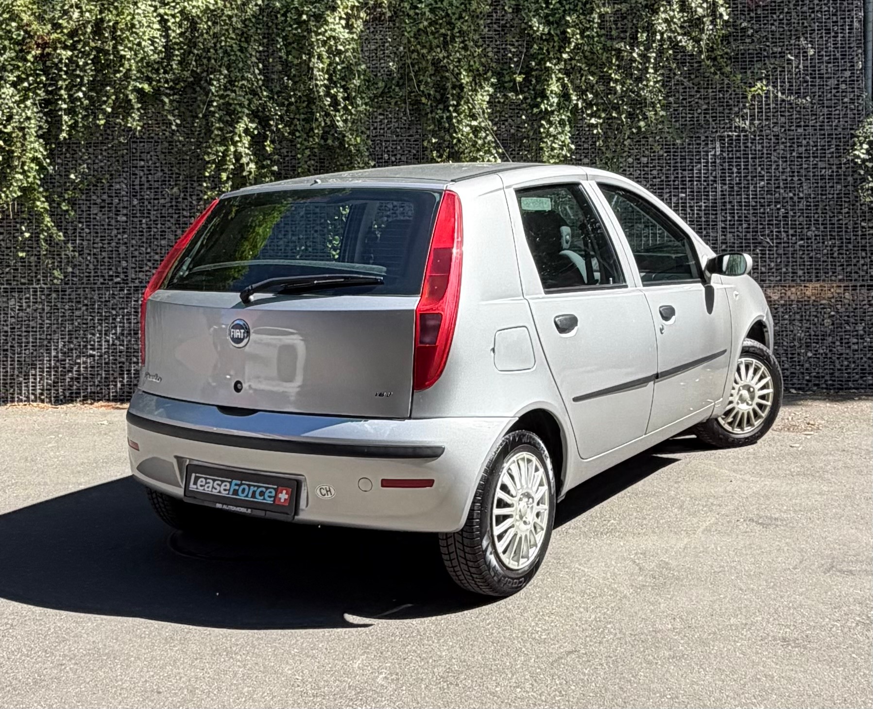 FIAT Punto 1.4 16V Dynamic-image-4
