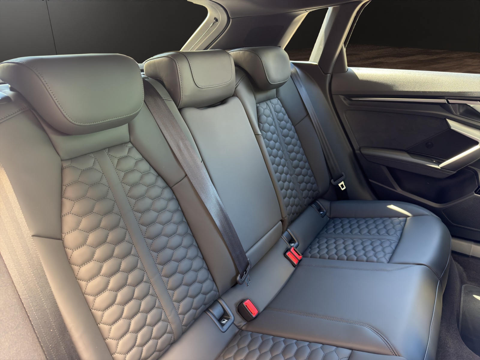 AUDI RS3 Sportback 2.5 TSI quattro S-tronic-image-15