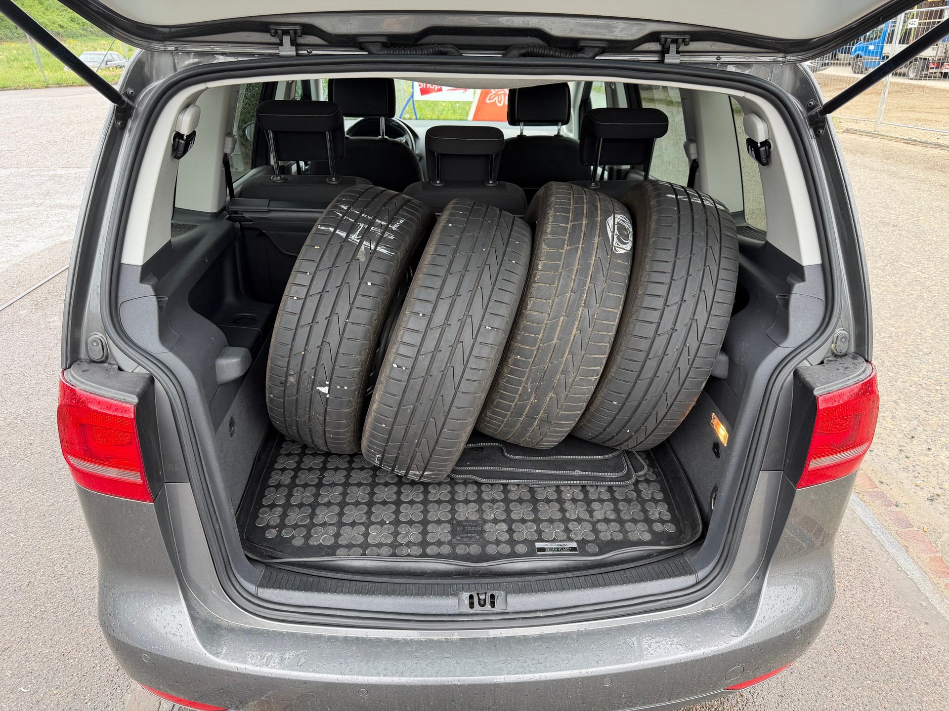 VW Touran 1.4 TSI Cup-image-11