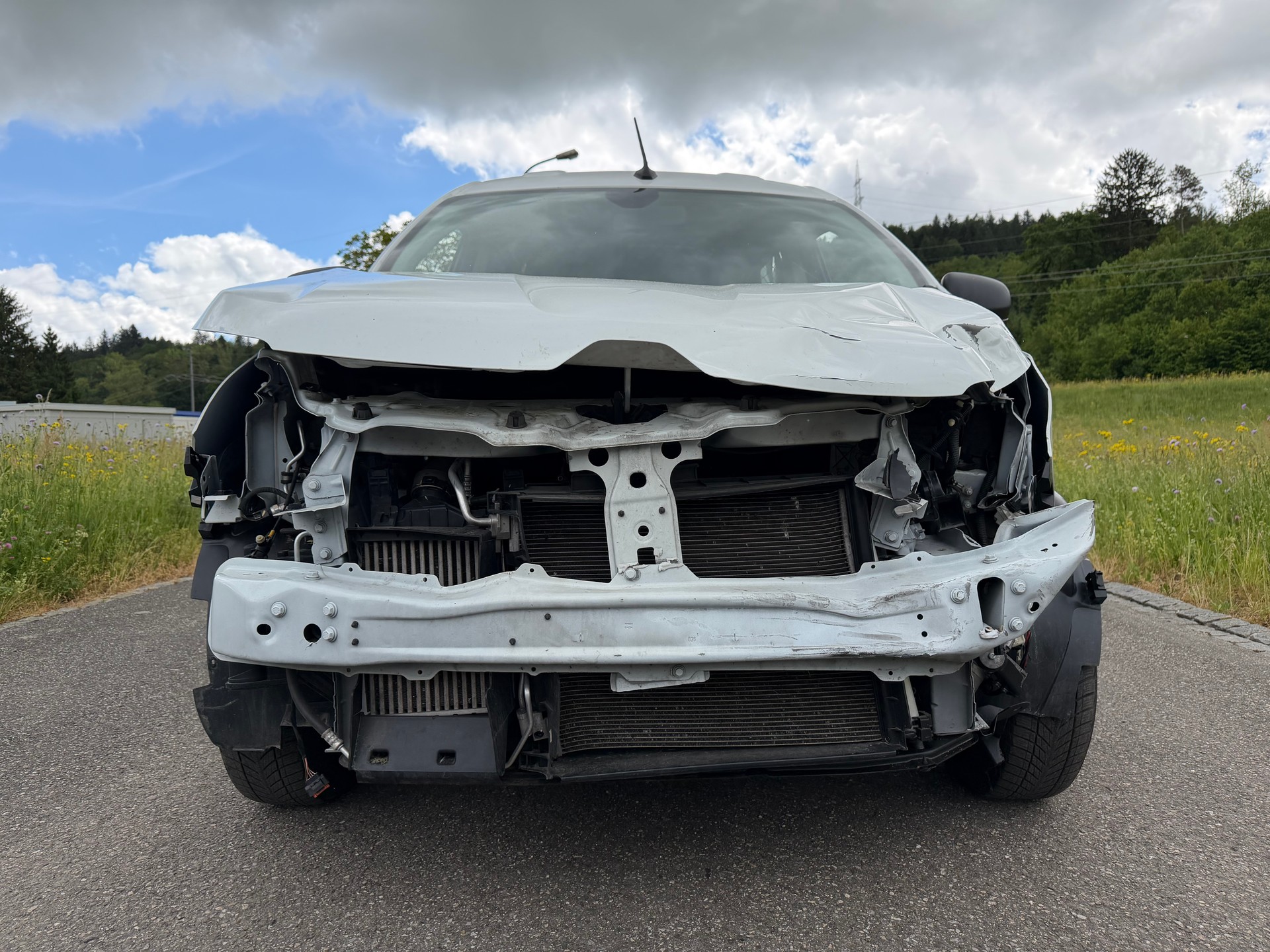 RENAULT UNFALL WAGEN. FAHRBAR AUF PLATZ. EXPRESS 1.3TCe 100 PF KASTEN WAGEN. NAVI KM 52`000. PREIS 3990.-.-image-24