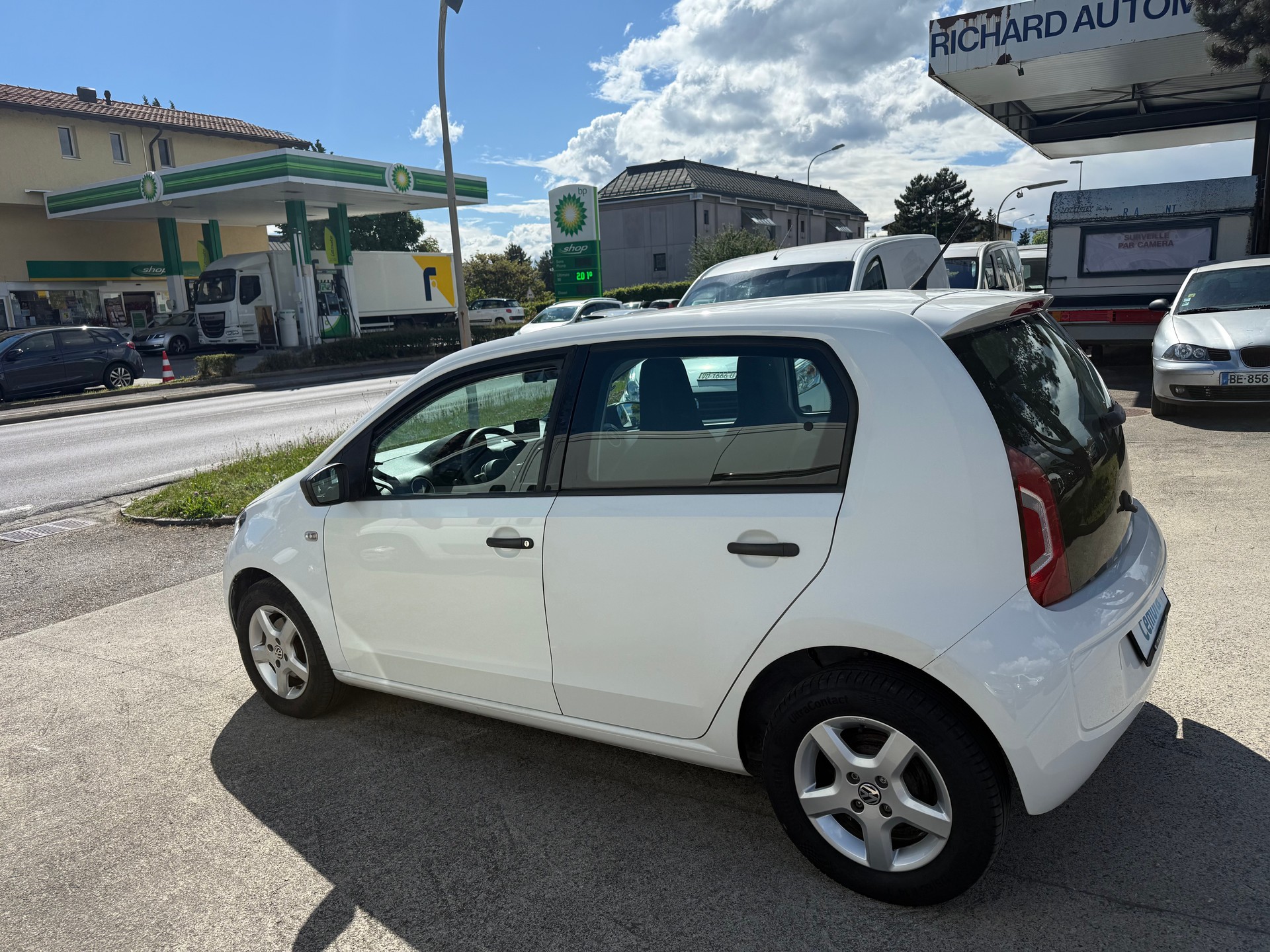VW Up 1.0 black up Art on Ice-image-9