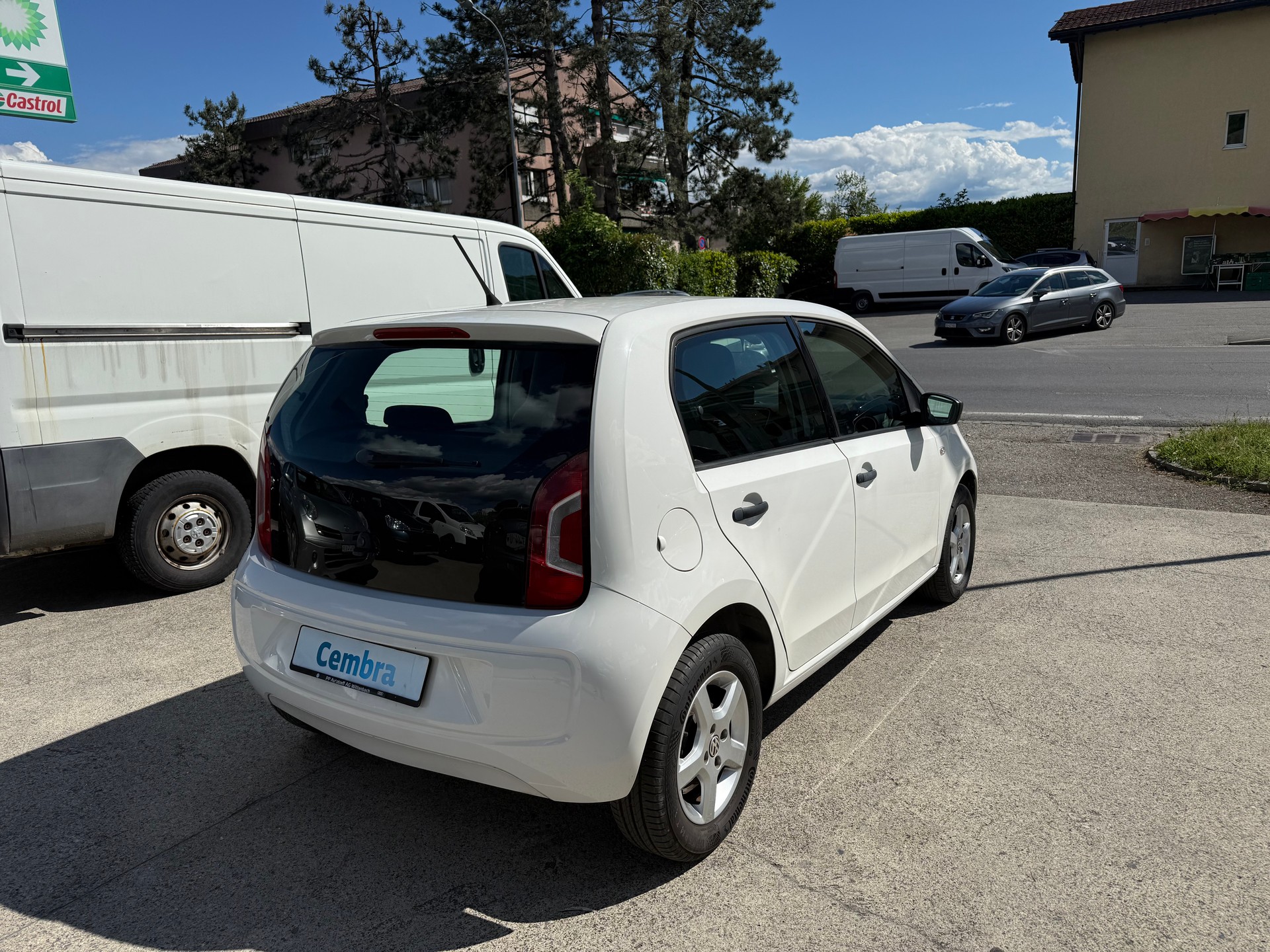 VW Up 1.0 black up Art on Ice-image-5