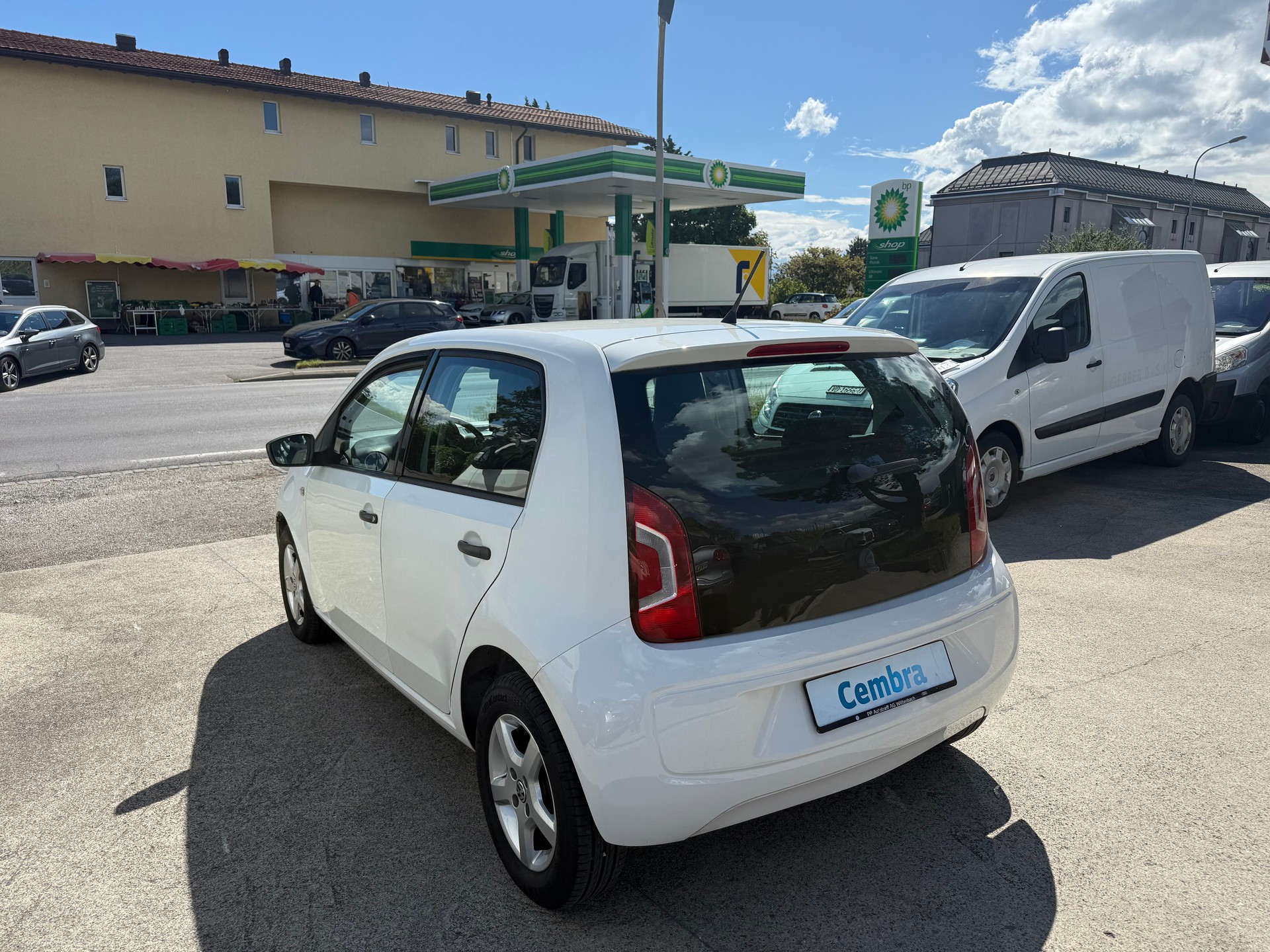 VW Up 1.0 black up Art on Ice-image-6