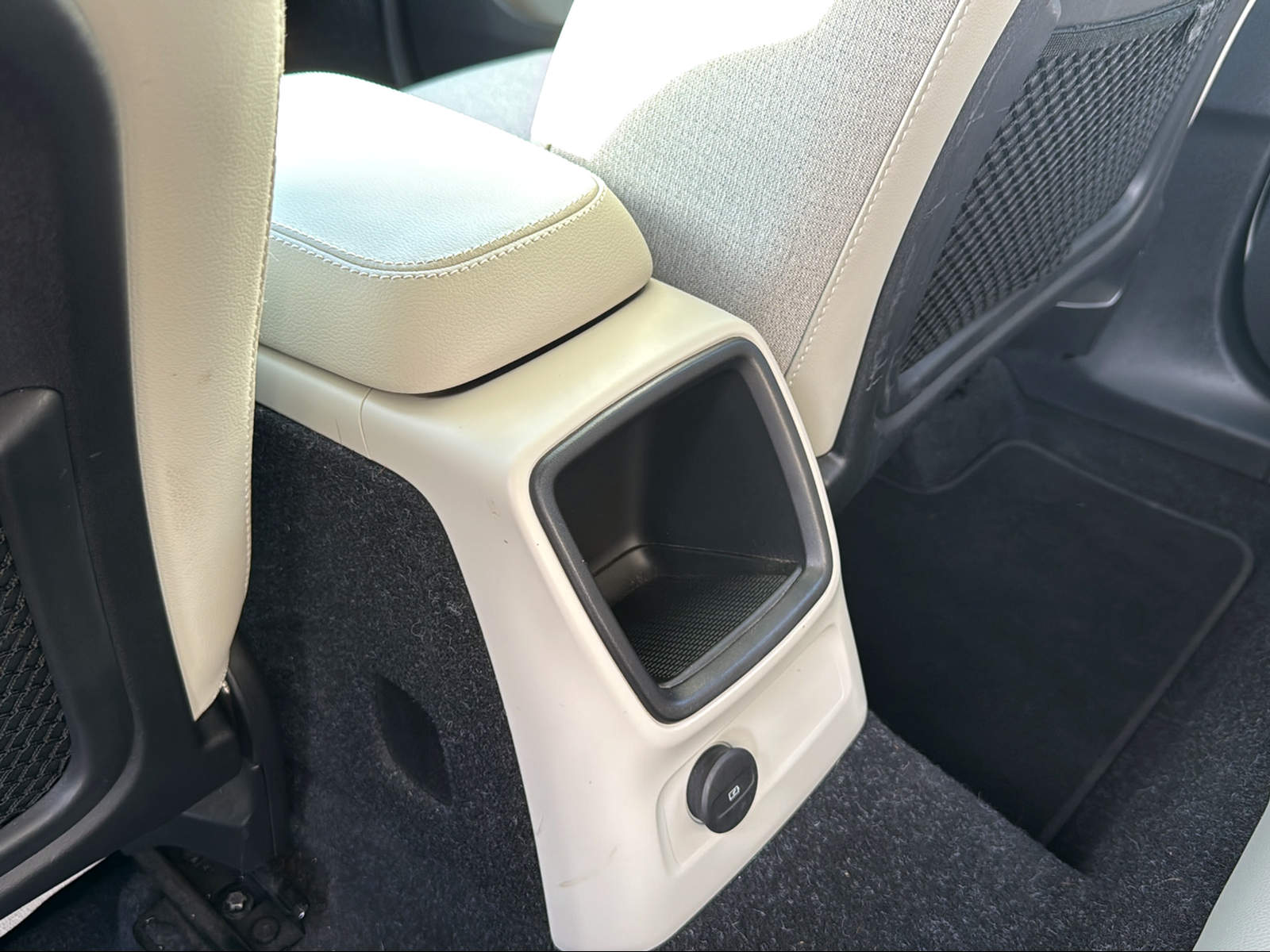 VOLVO XC40 1.5 T5 TE Momentum-image-14