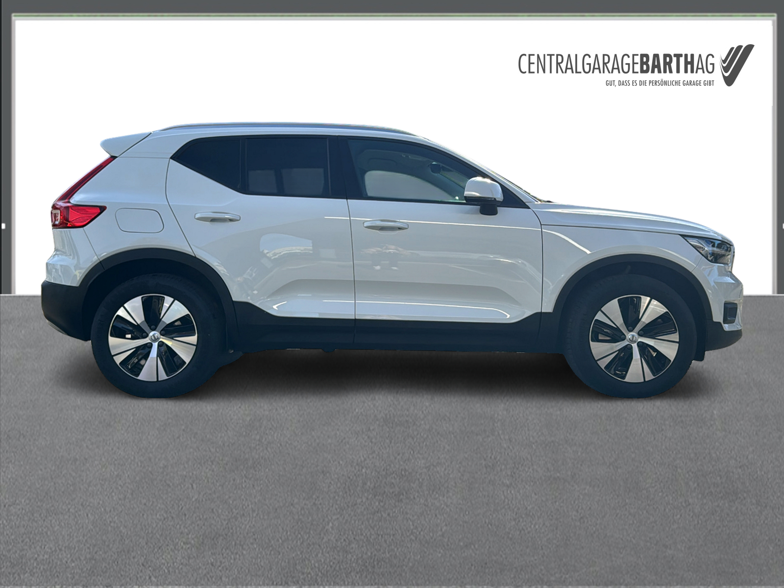 VOLVO XC40 1.5 T5 TE Momentum-image-4