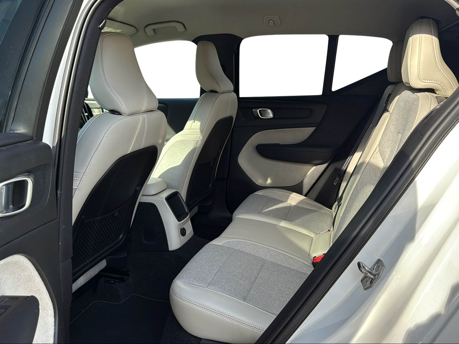 VOLVO XC40 1.5 T5 TE Momentum-image-12