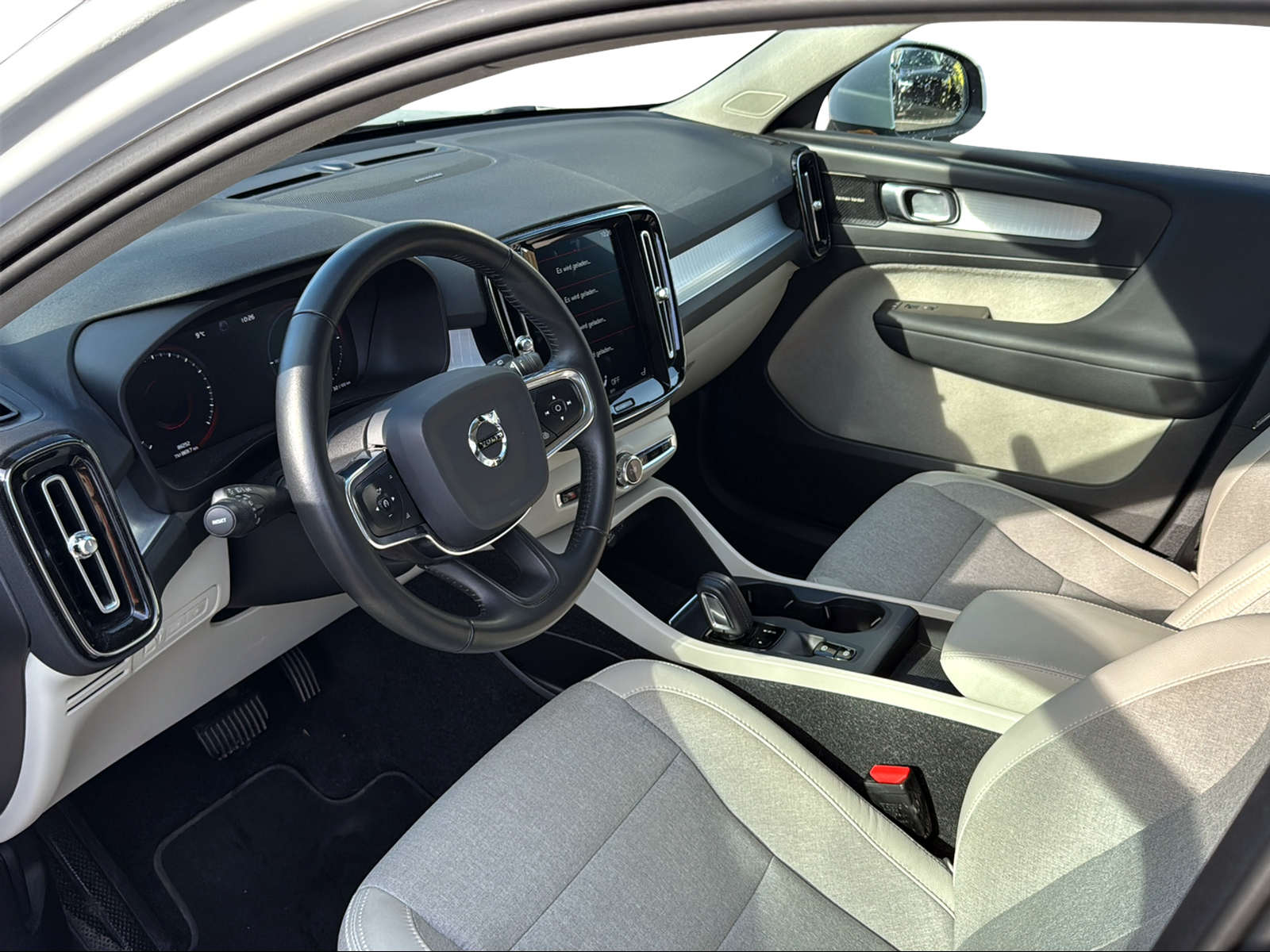 VOLVO XC40 1.5 T5 TE Momentum-image-9