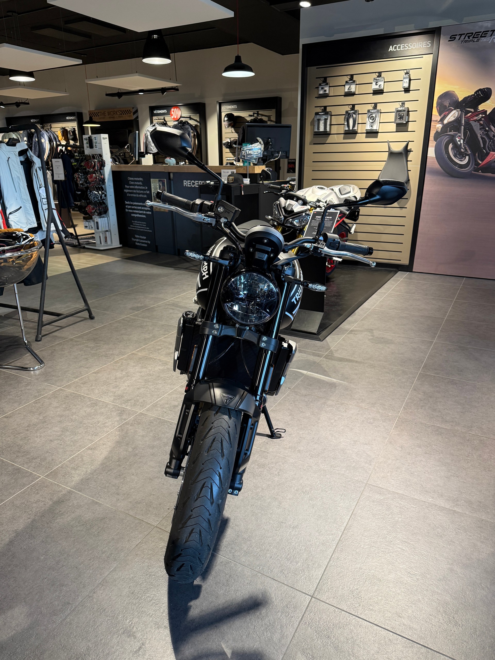 TRIUMPH Trident 660-showroom-element-2