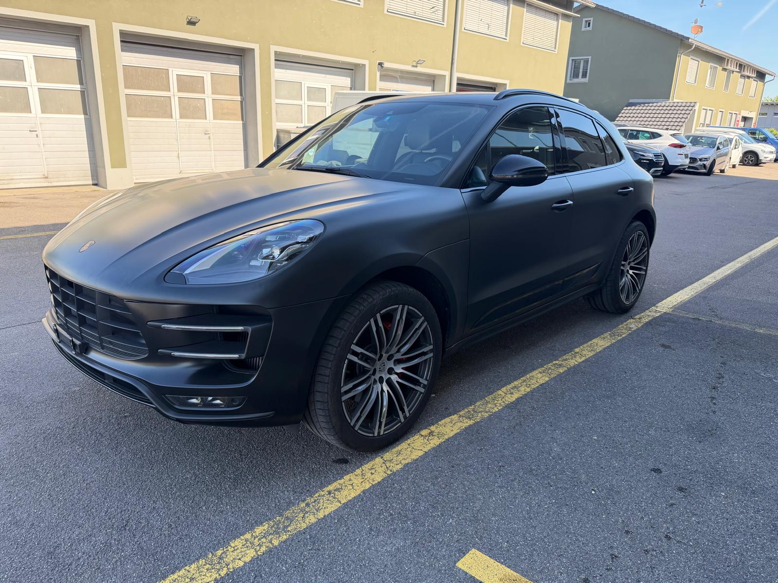 PORSCHE Macan Turbo PDK-image-1