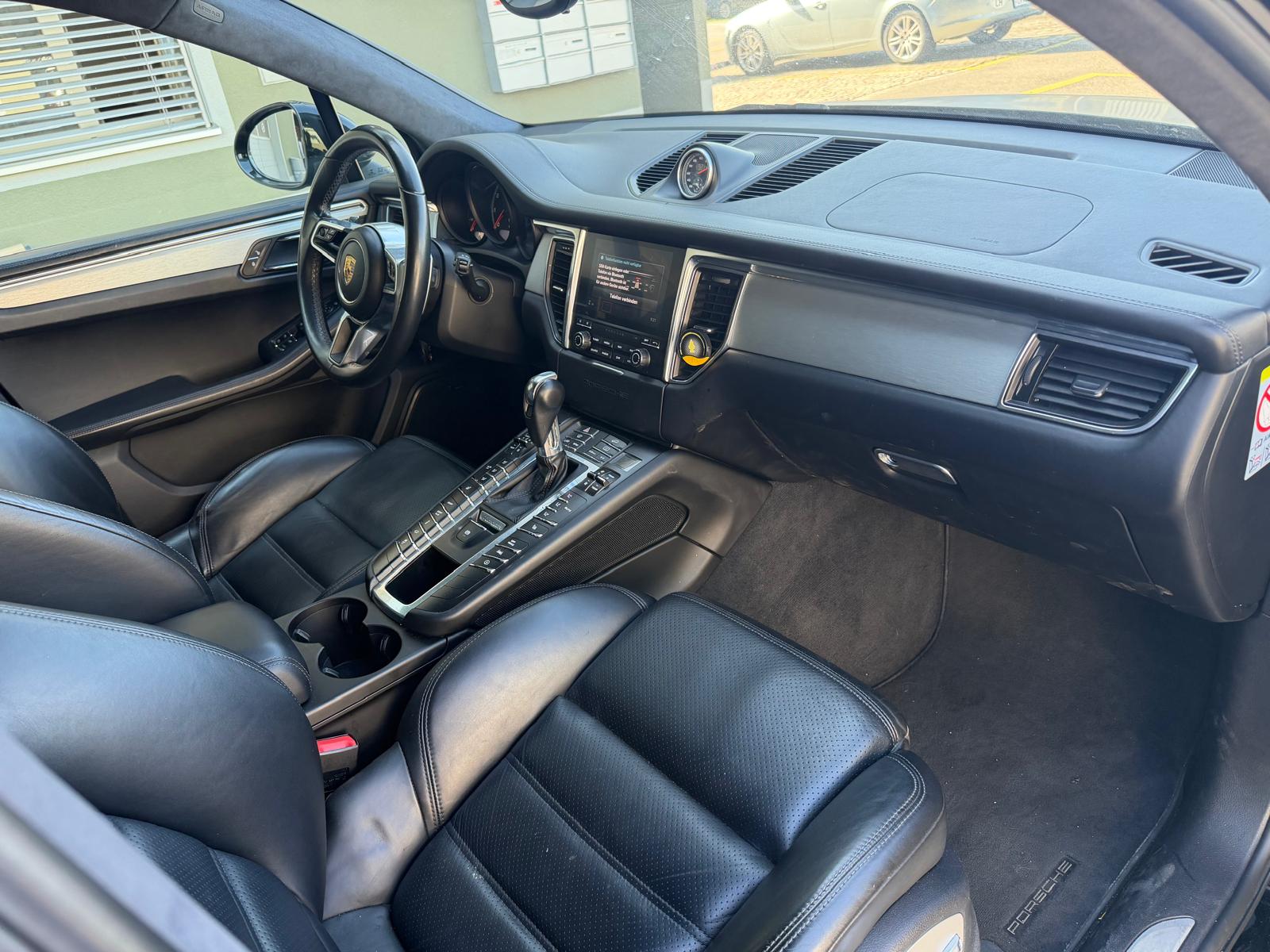 PORSCHE Macan Turbo PDK-image-9
