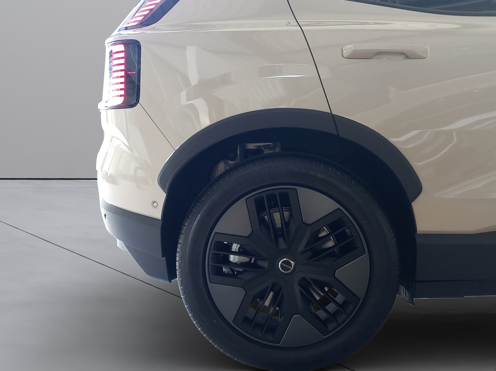 VOLVO EX30 CC E60 Twin Performance AWD-image-10