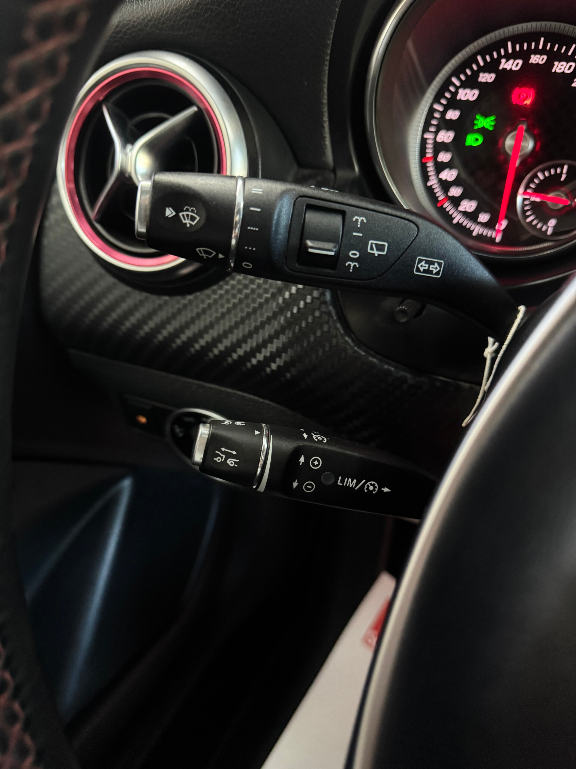 MERCEDES-BENZ A 250 AMG Line 4Matic 7G-DCT*CH-Fahrzeug*Panoramadach*-image-19
