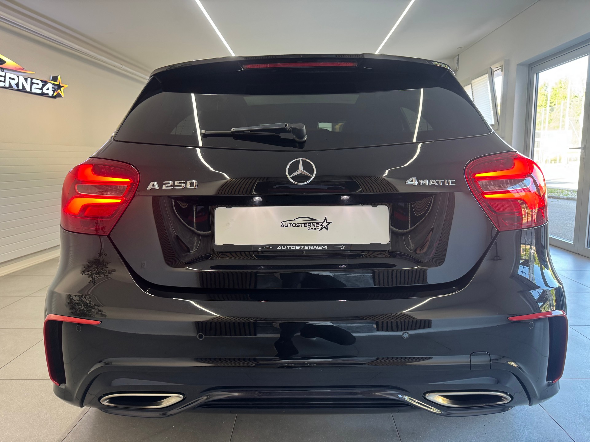 MERCEDES-BENZ A 250 AMG Line 4Matic 7G-DCT*CH-Fahrzeug*Panoramadach*-image-3