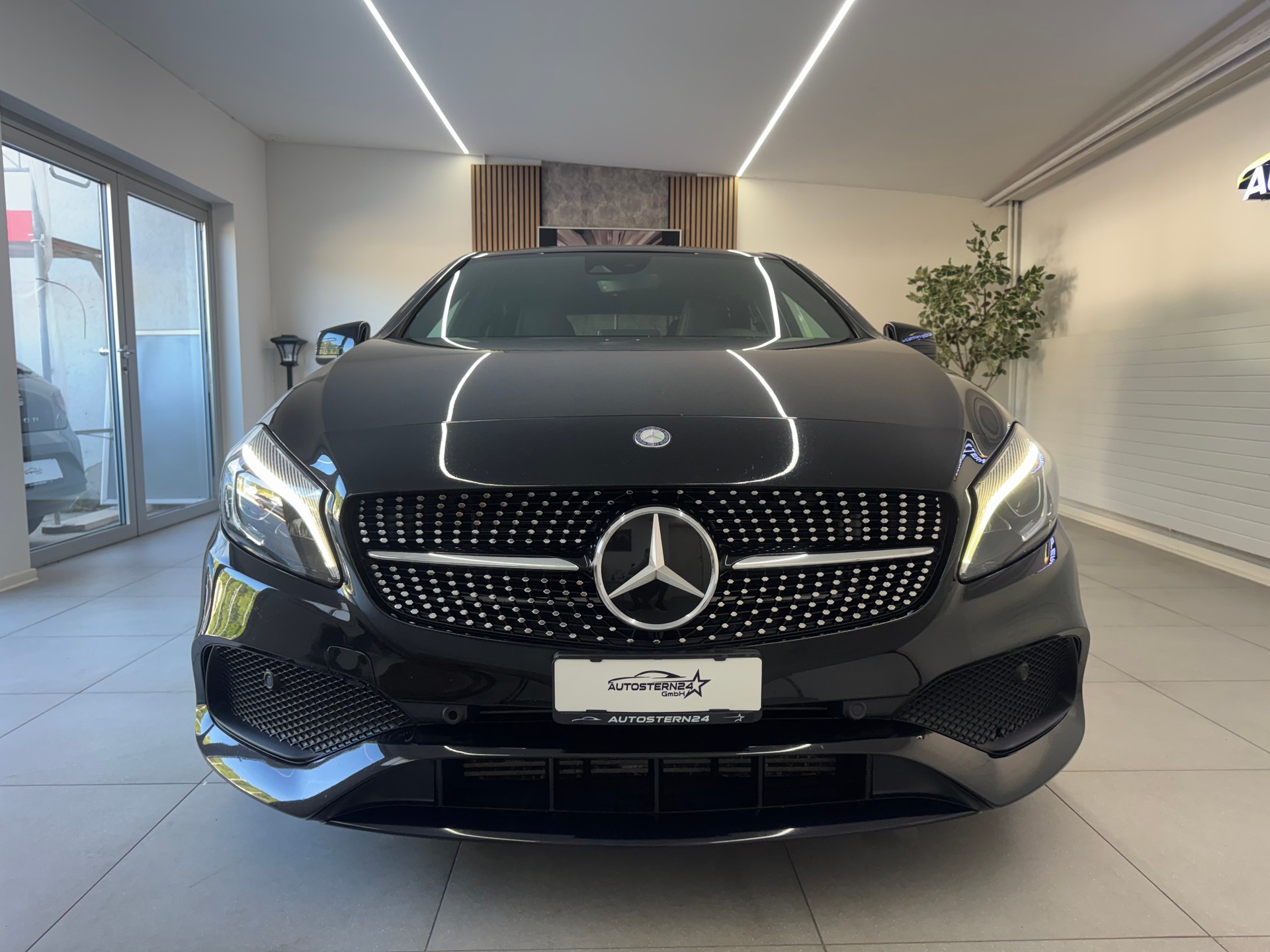 MERCEDES-BENZ A 250 AMG Line 4Matic 7G-DCT*CH-Fahrzeug*Panoramadach*-image-2