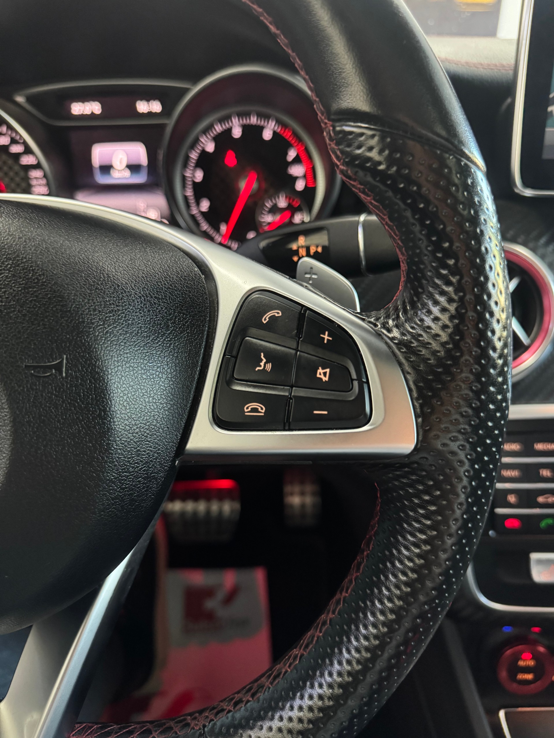MERCEDES-BENZ A 250 AMG Line 4Matic 7G-DCT*CH-Fahrzeug*Panoramadach*-image-14