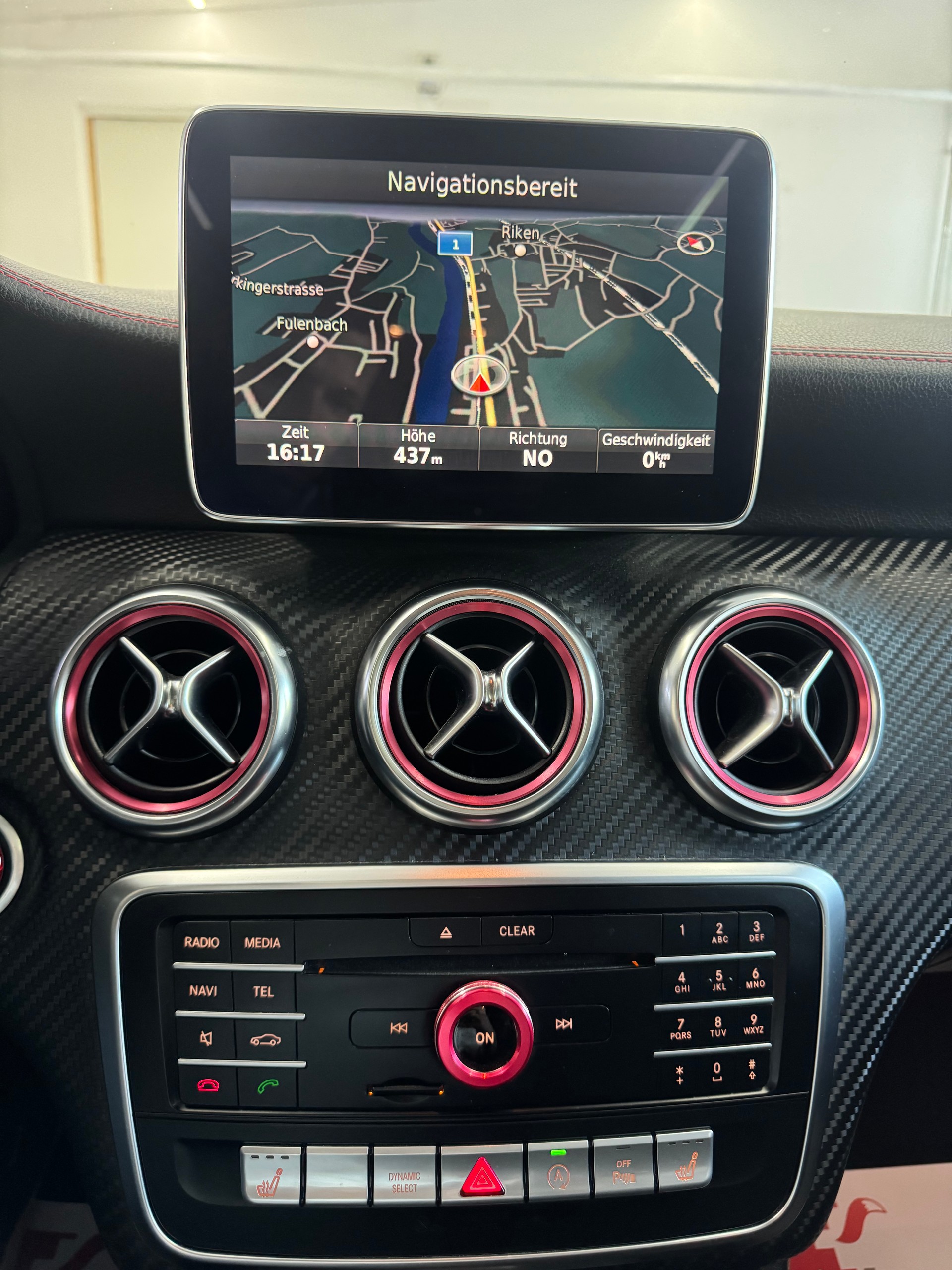 MERCEDES-BENZ A 250 AMG Line 4Matic 7G-DCT*CH-Fahrzeug*Panoramadach*-image-18