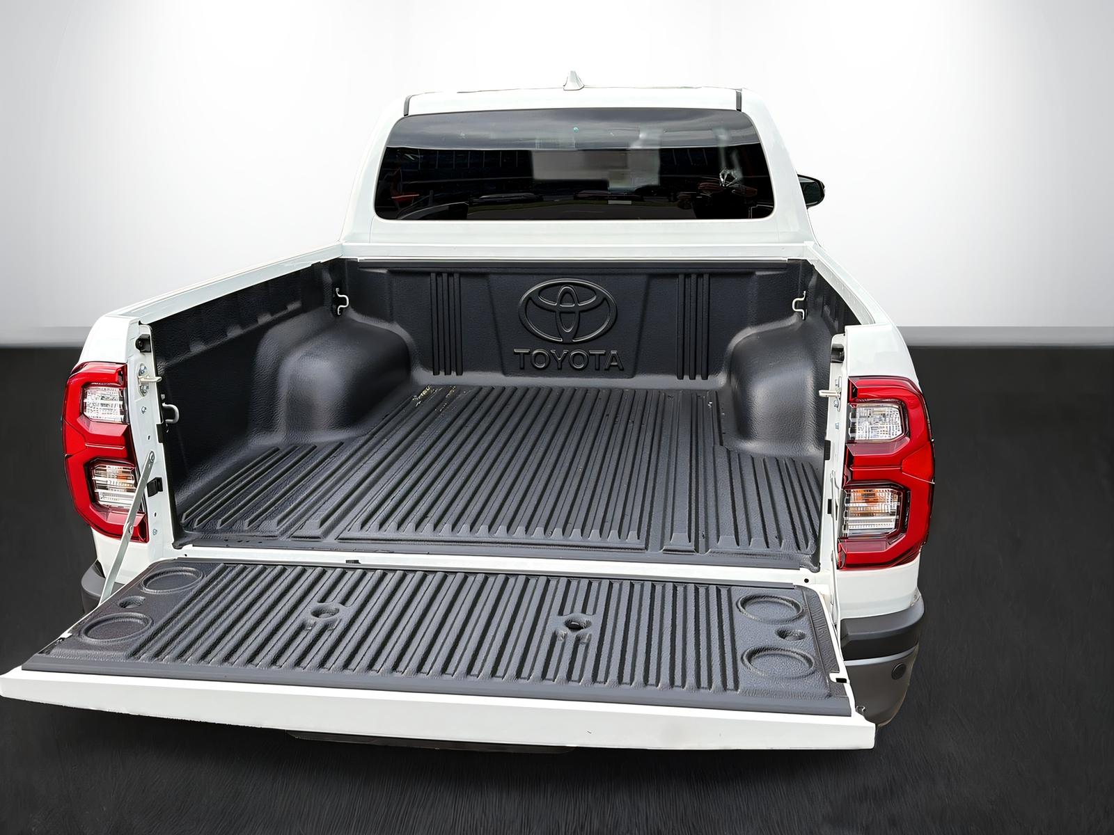 TOYOTA Hilux Double Cab.-Pick-up 2.8 D-4D MHEV 204 Invincible-image-8