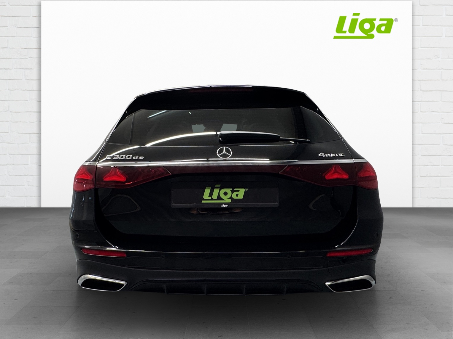MERCEDES-BENZ E 300 de AMG Line 4Matic-image-4