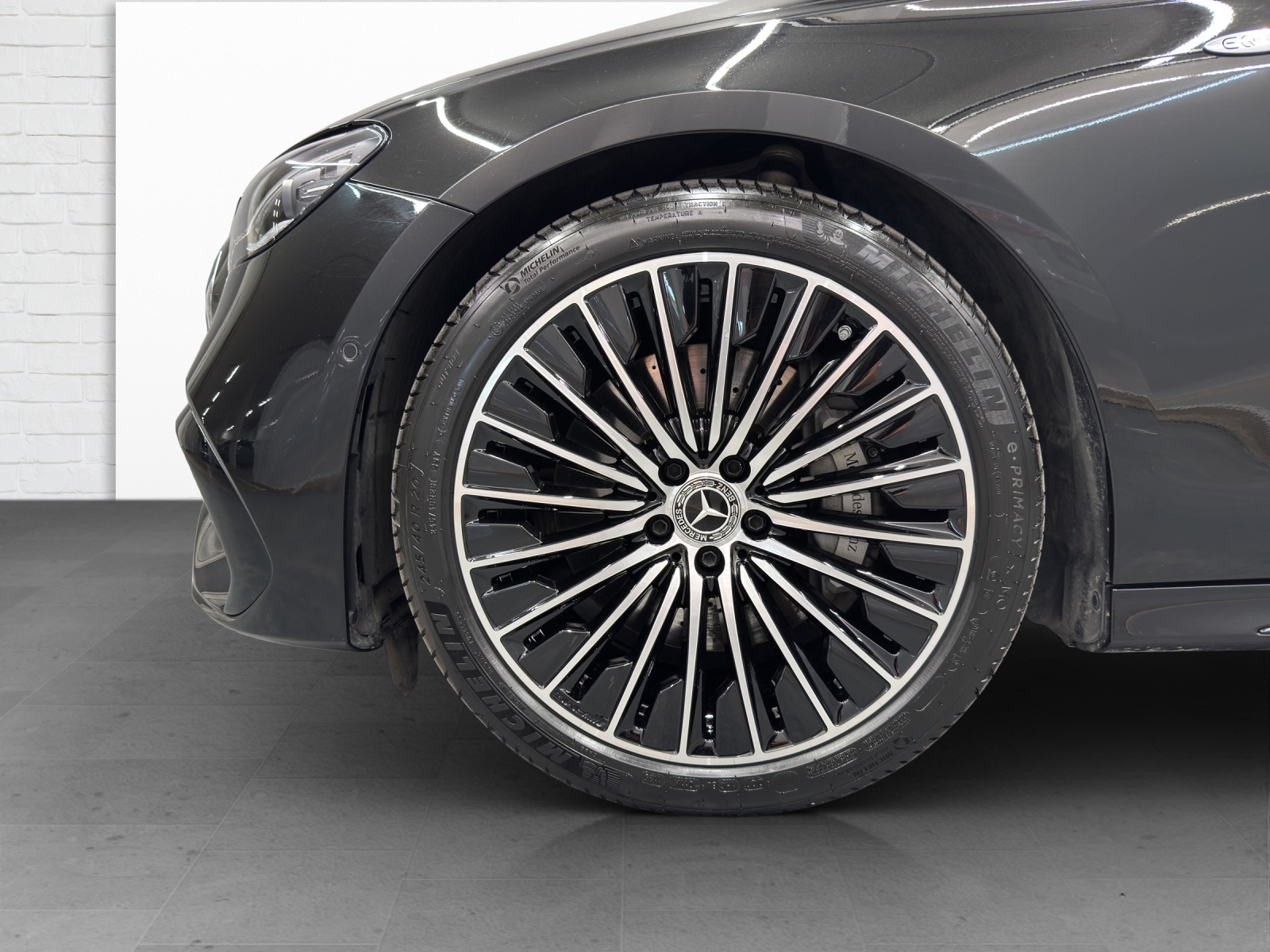 MERCEDES-BENZ E 300 de AMG Line 4Matic-image-5