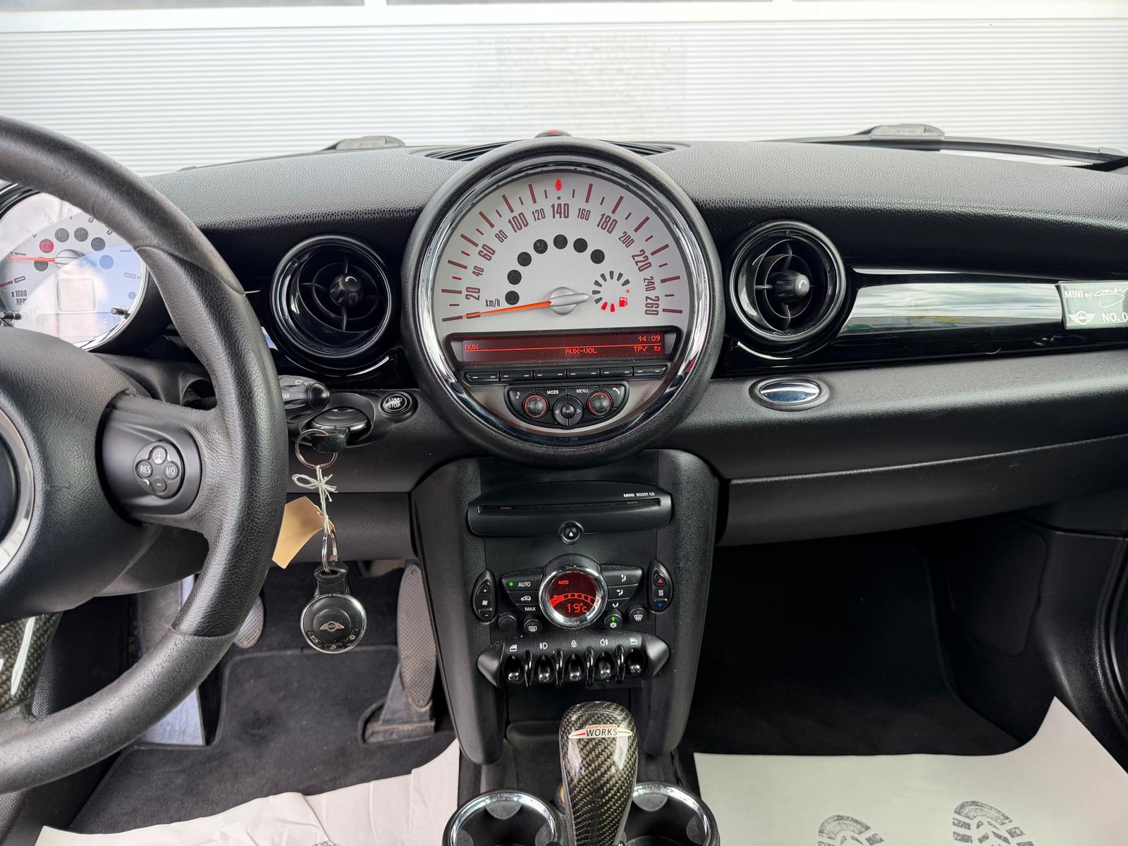 MINI Cooper John Cooper Works-image-12