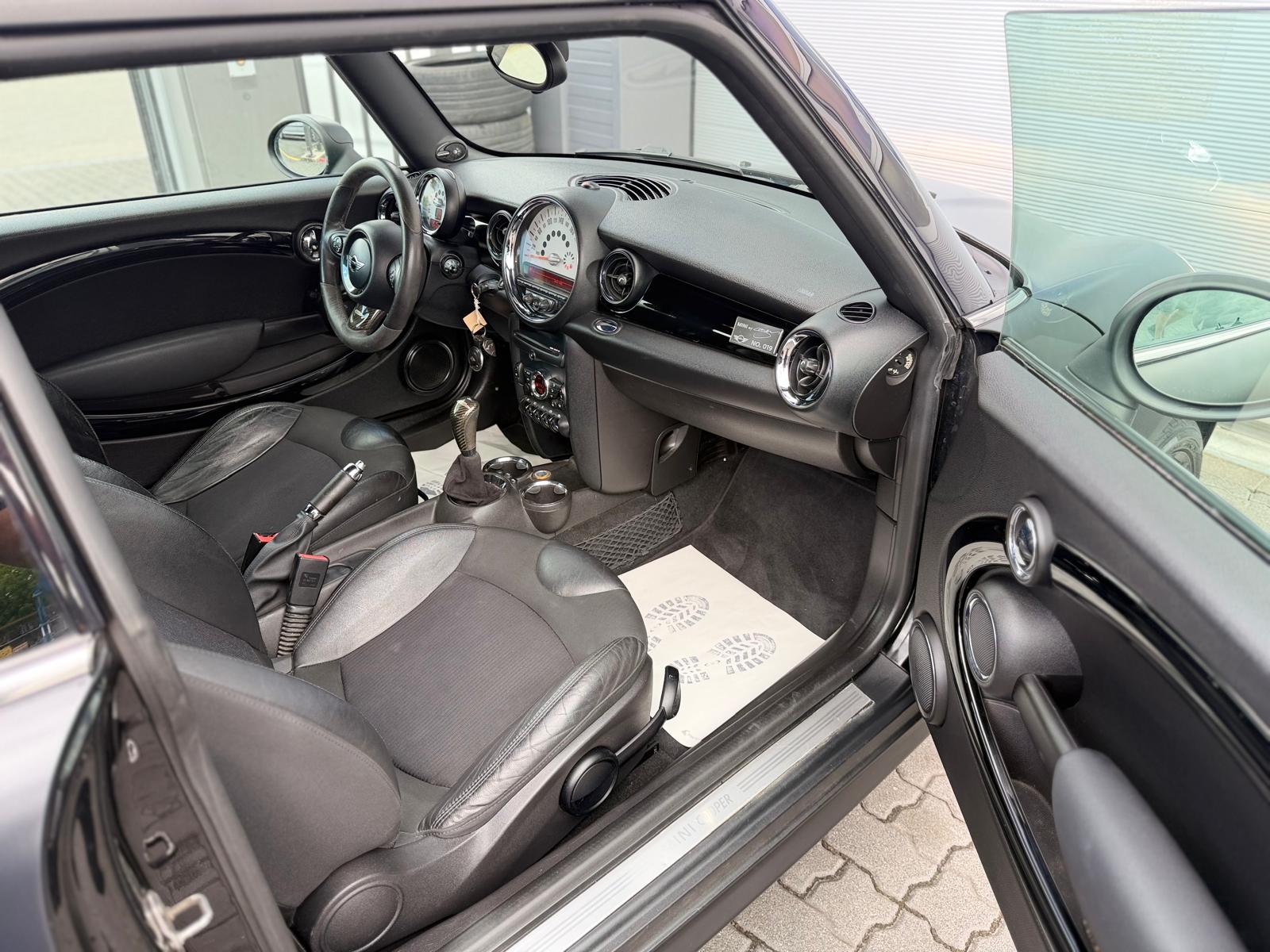 MINI Cooper John Cooper Works-image-13