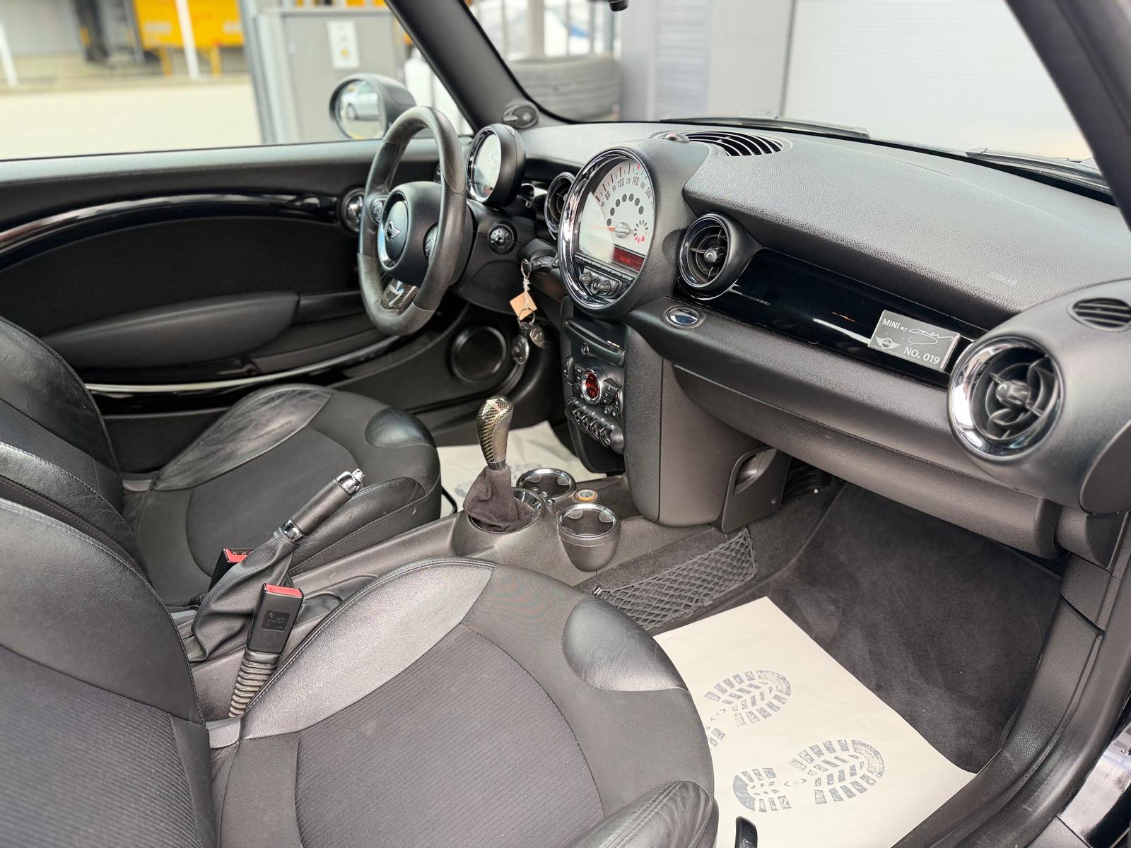 MINI Cooper John Cooper Works-image-15