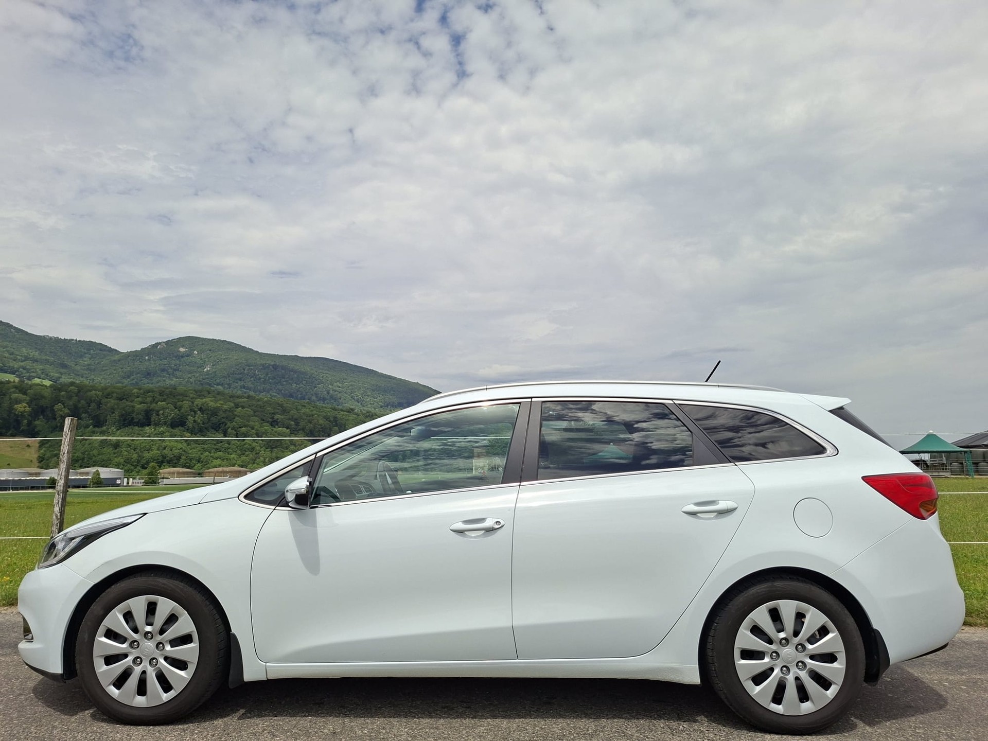 KIA Cee'd 1.6 CRDi Style Automatic-image-4