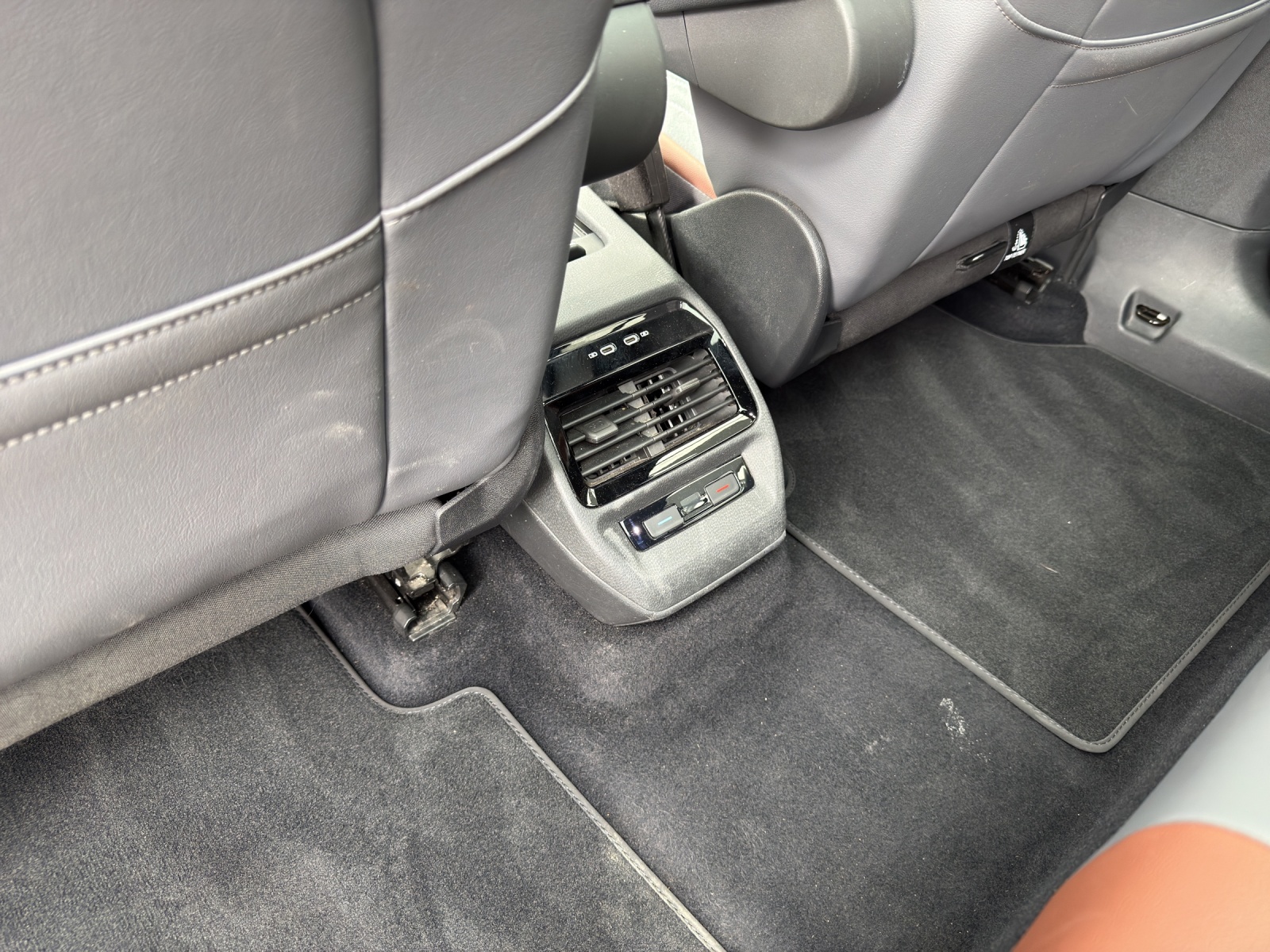 VW ID.4 Pro Performance 77 kWh 1ST Max-image-11