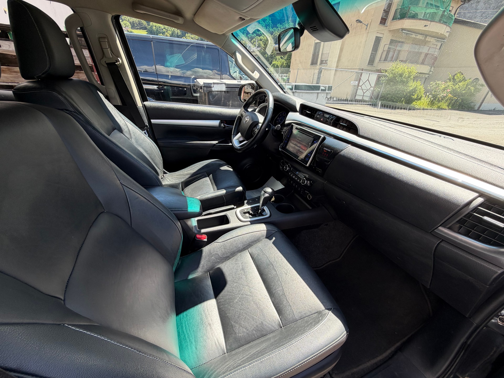 TOYOTA Hilux 2.4-4D Sol Premium Double Cab 4x4 A-image-10