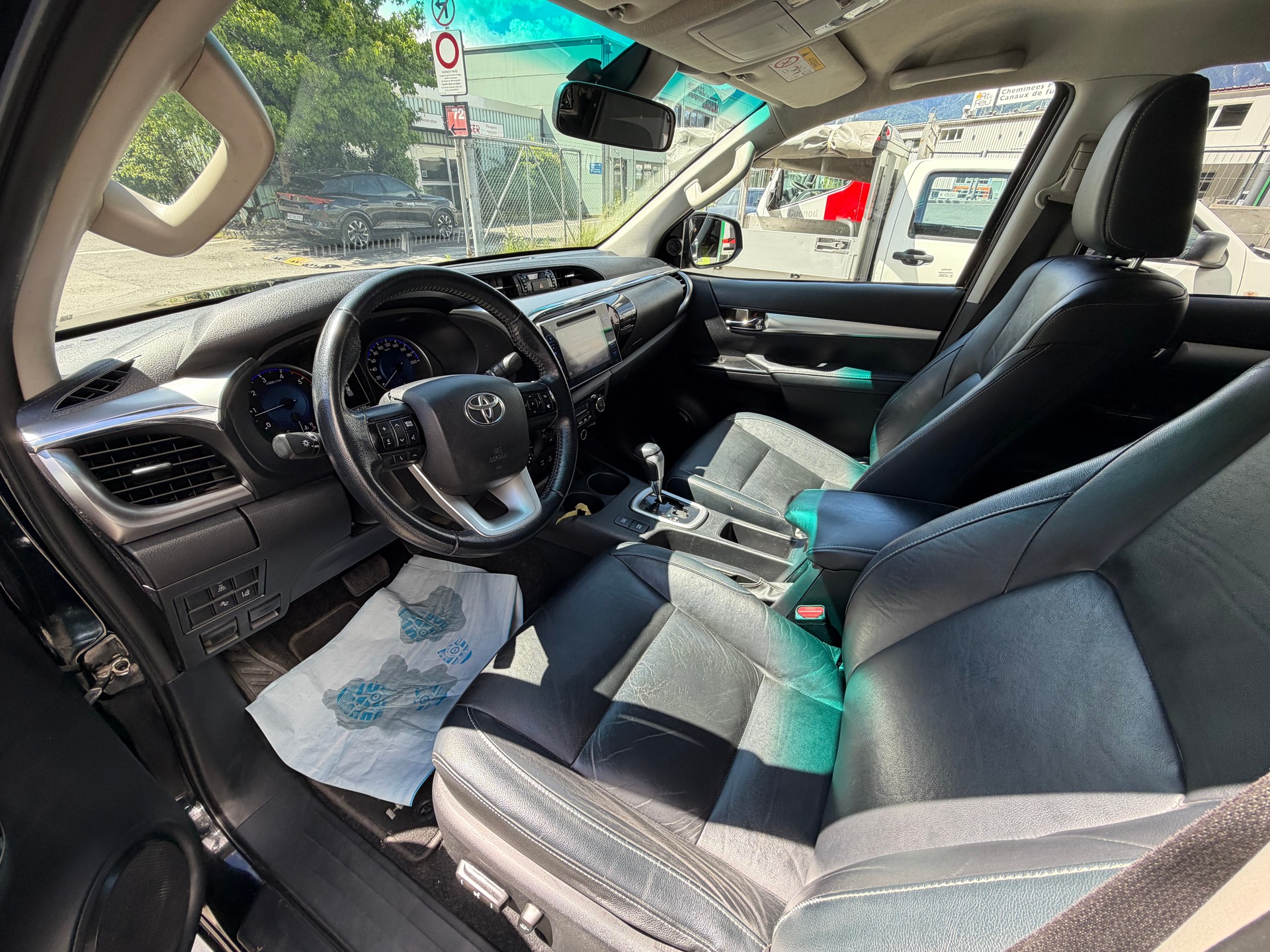 TOYOTA Hilux 2.4-4D Sol Premium Double Cab 4x4 A-image-12