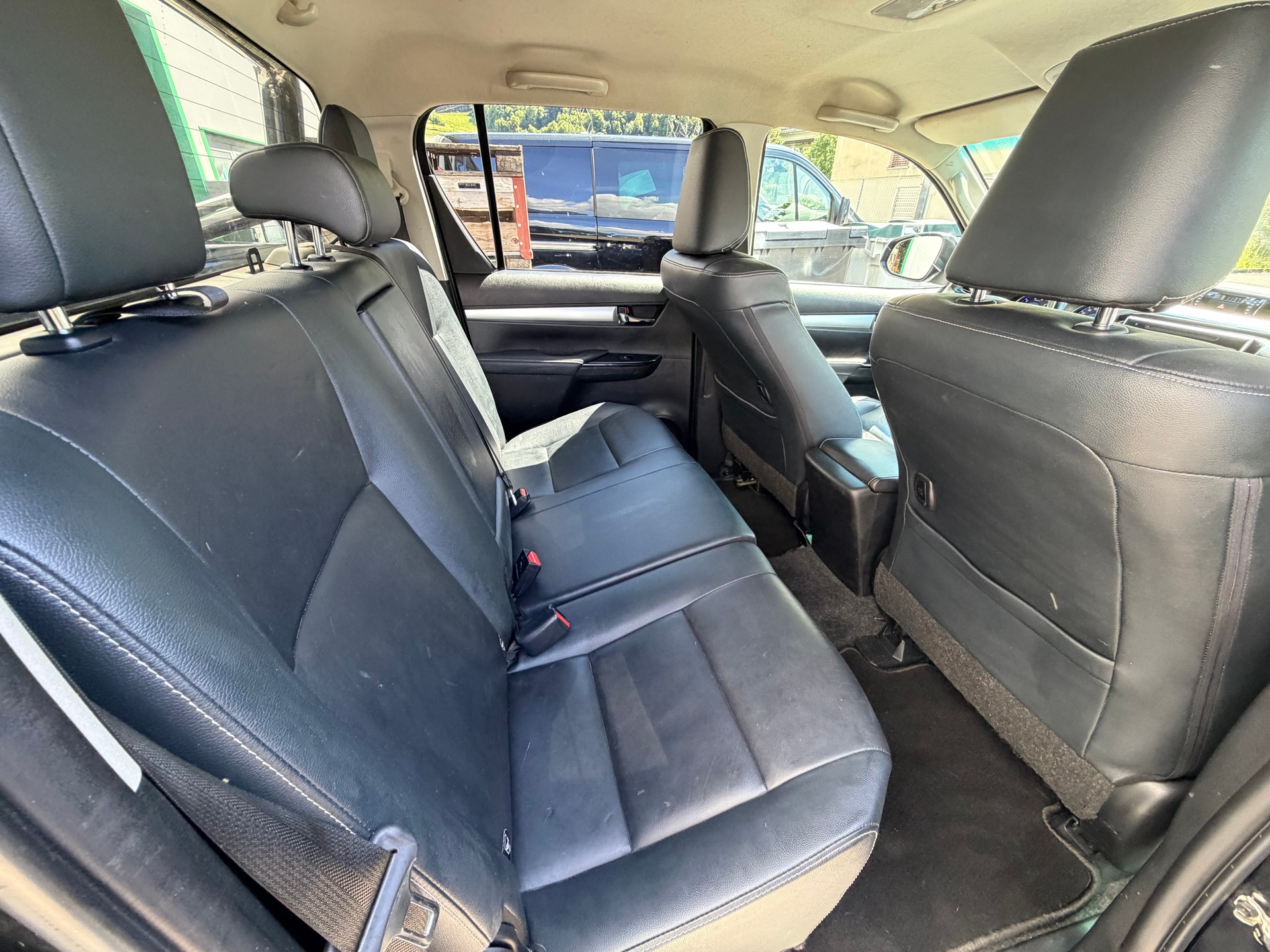 TOYOTA Hilux 2.4-4D Sol Premium Double Cab 4x4 A-image-9
