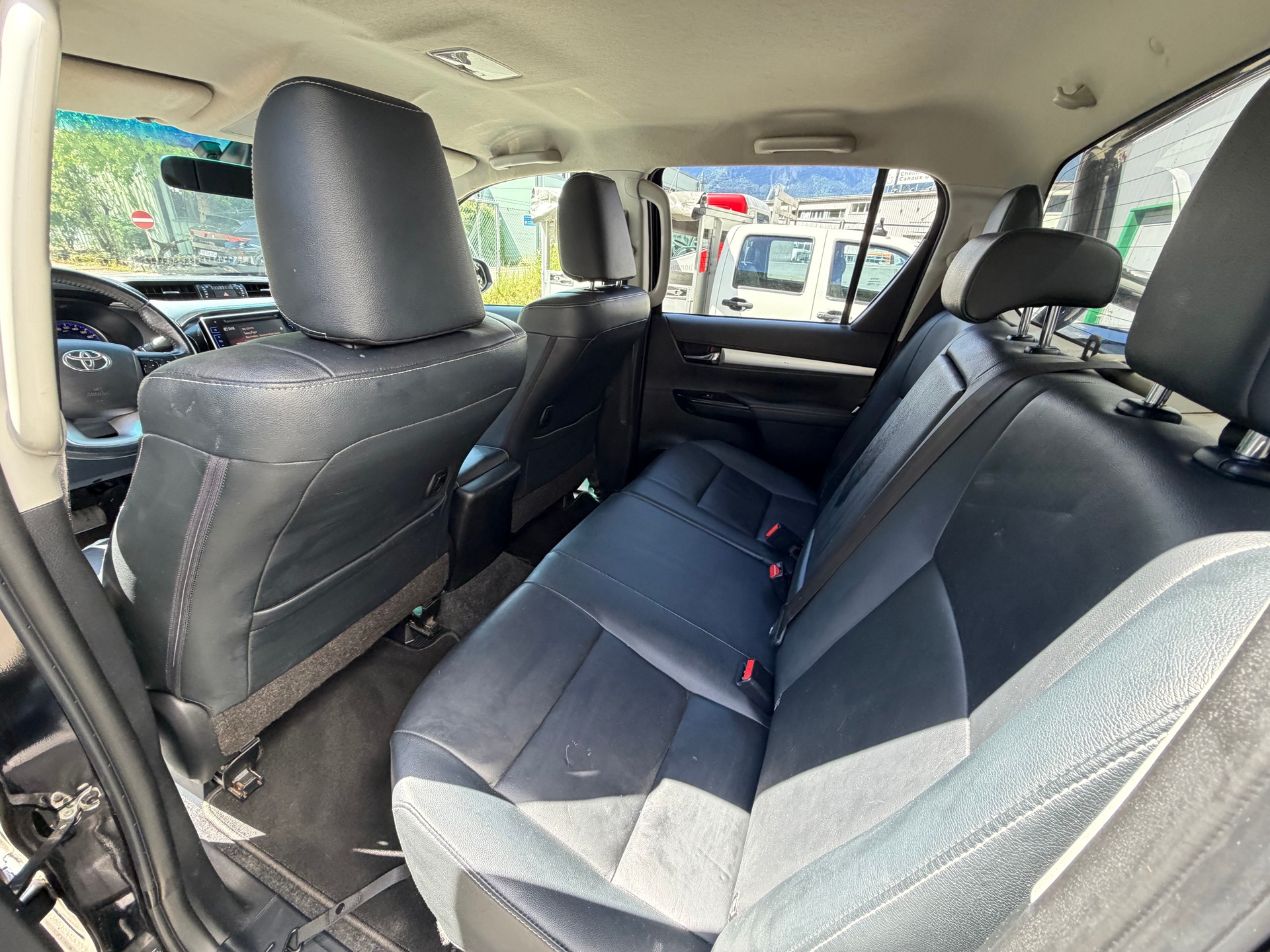 TOYOTA Hilux 2.4-4D Sol Premium Double Cab 4x4 A-image-8