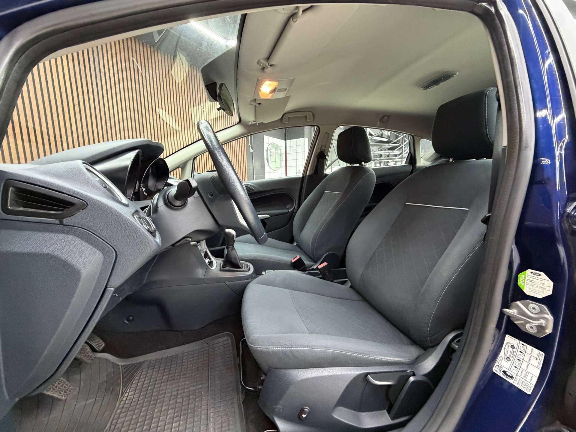 FORD Fiesta 1.25 16V Ambiente-image-10