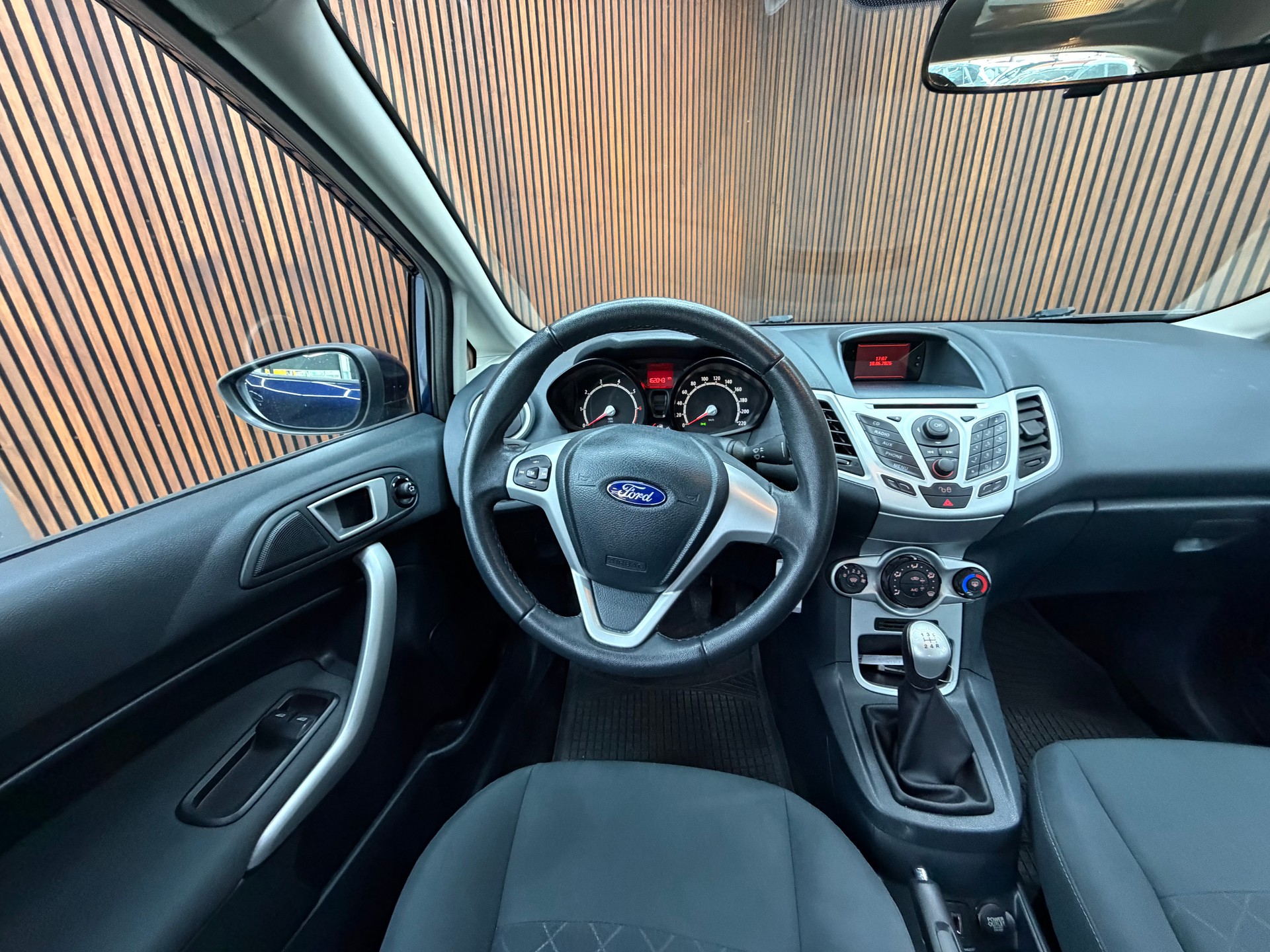 FORD Fiesta 1.25 16V Ambiente-image-12