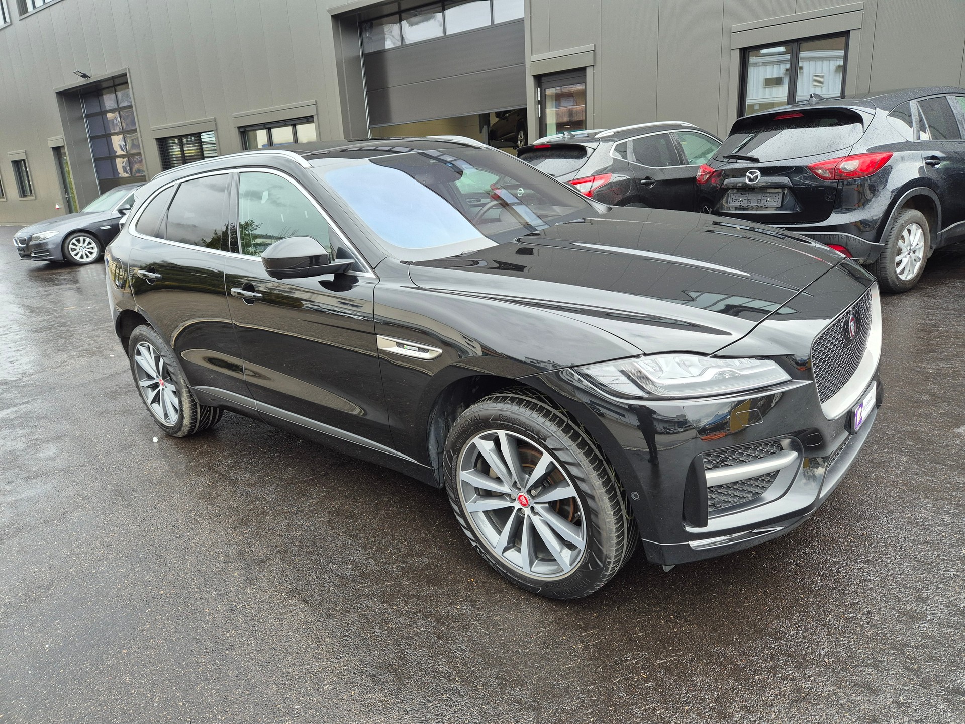 JAGUAR F-Pace 25d R-Sport AWD Automatik-image-6