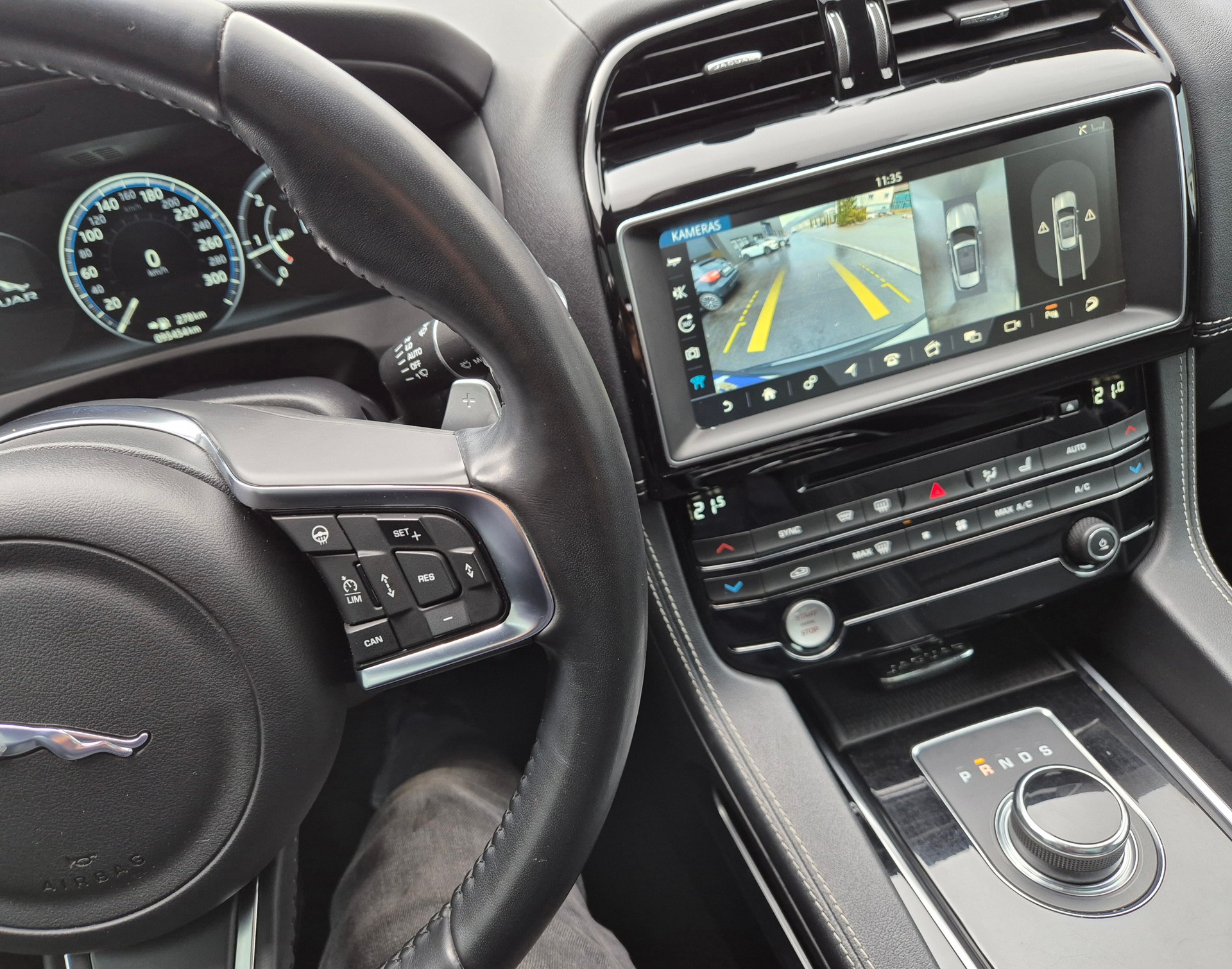 JAGUAR F-Pace 25d R-Sport AWD Automatik-image-12