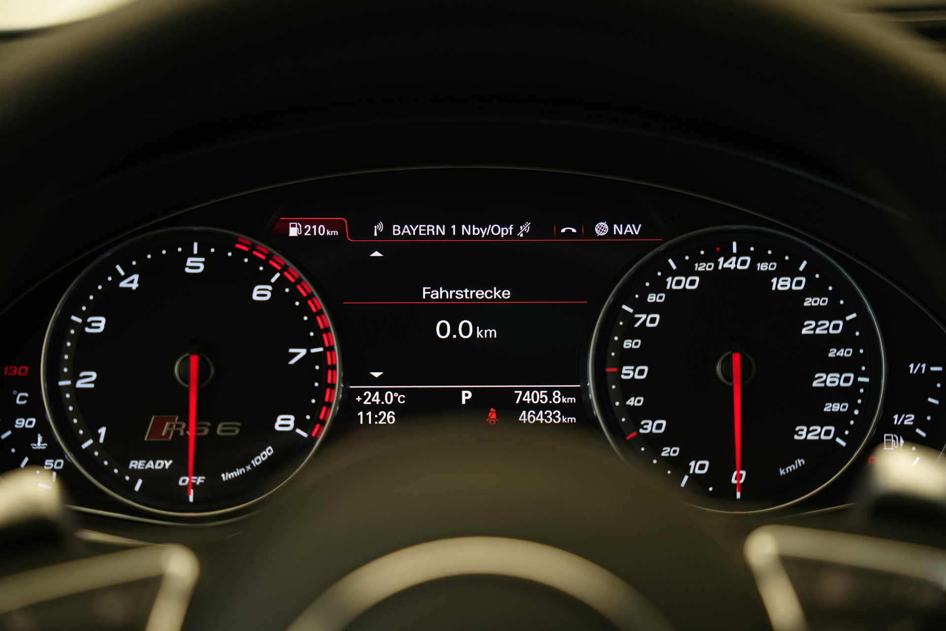 AUDI RS6 Avant 4.0 TFSI V8 performance quattro *HuD* *Softclose* *Panorama*-image-27