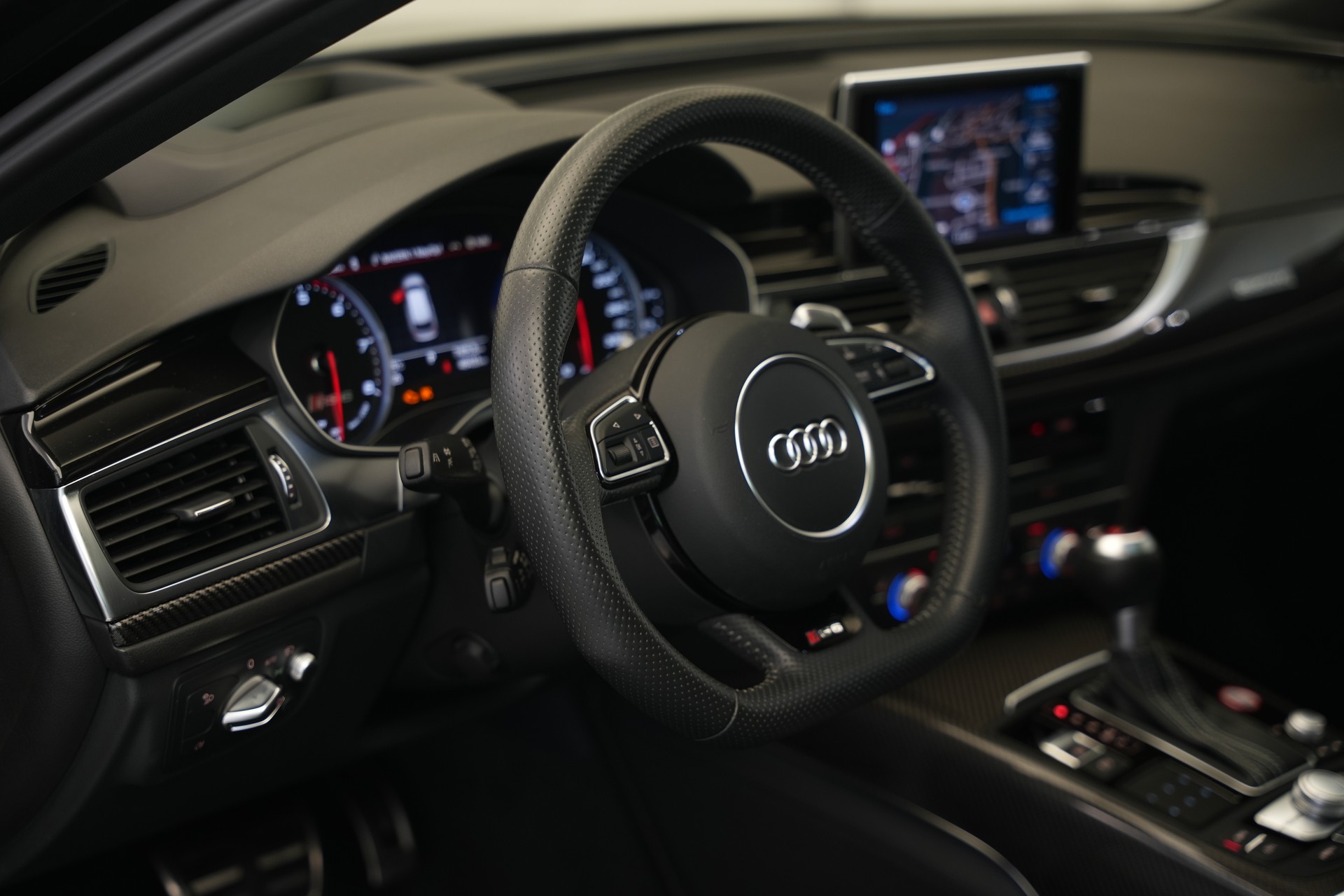 AUDI RS6 Avant 4.0 TFSI V8 performance quattro *HuD* *Softclose* *Panorama*-image-23