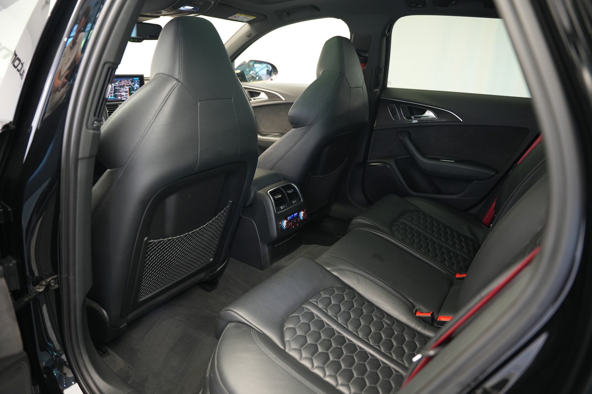AUDI RS6 Avant 4.0 TFSI V8 performance quattro *HuD* *Softclose* *Panorama*-image-16