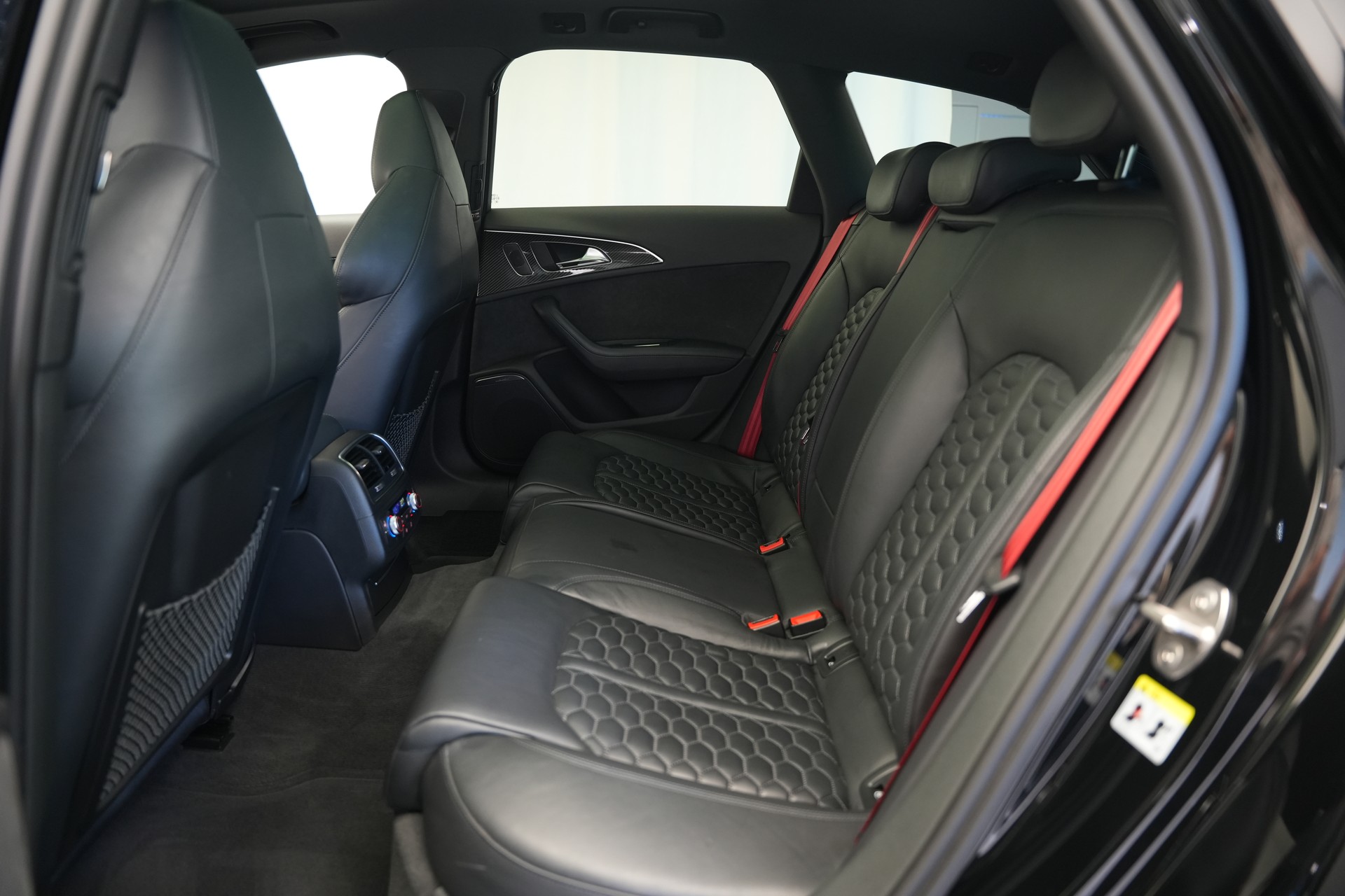 AUDI RS6 Avant 4.0 TFSI V8 performance quattro *HuD* *Softclose* *Panorama*-image-15