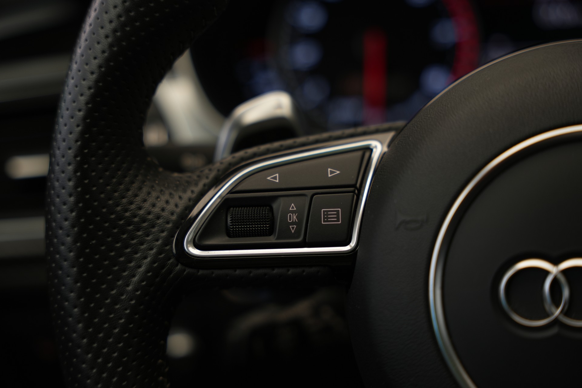 AUDI RS6 Avant 4.0 TFSI V8 performance quattro *HuD* *Softclose* *Panorama*-image-35
