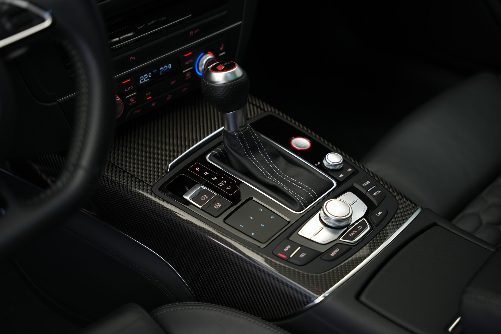 AUDI RS6 Avant 4.0 TFSI V8 performance quattro *HuD* *Softclose* *Panorama*-image-24
